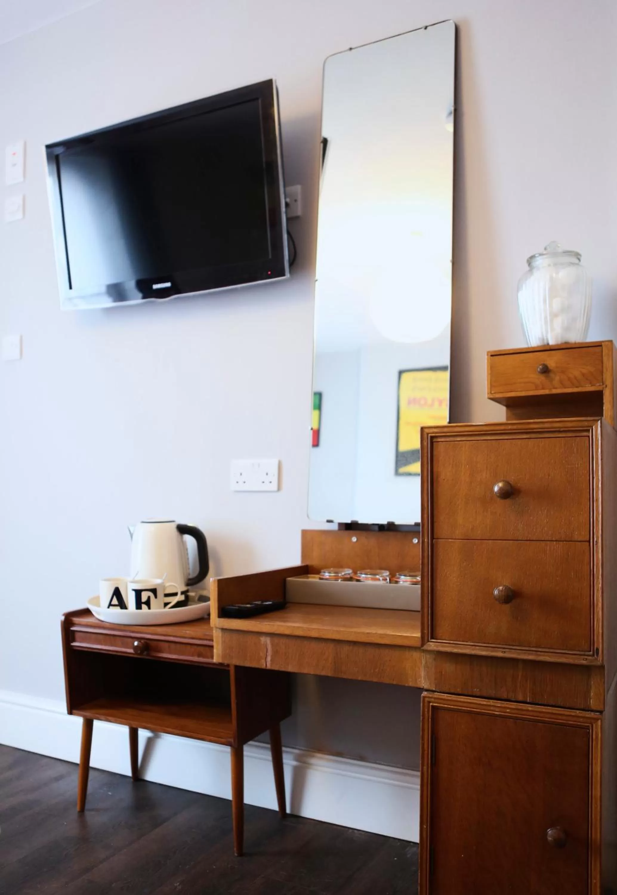 TV and multimedia in The Dark Horse Pub