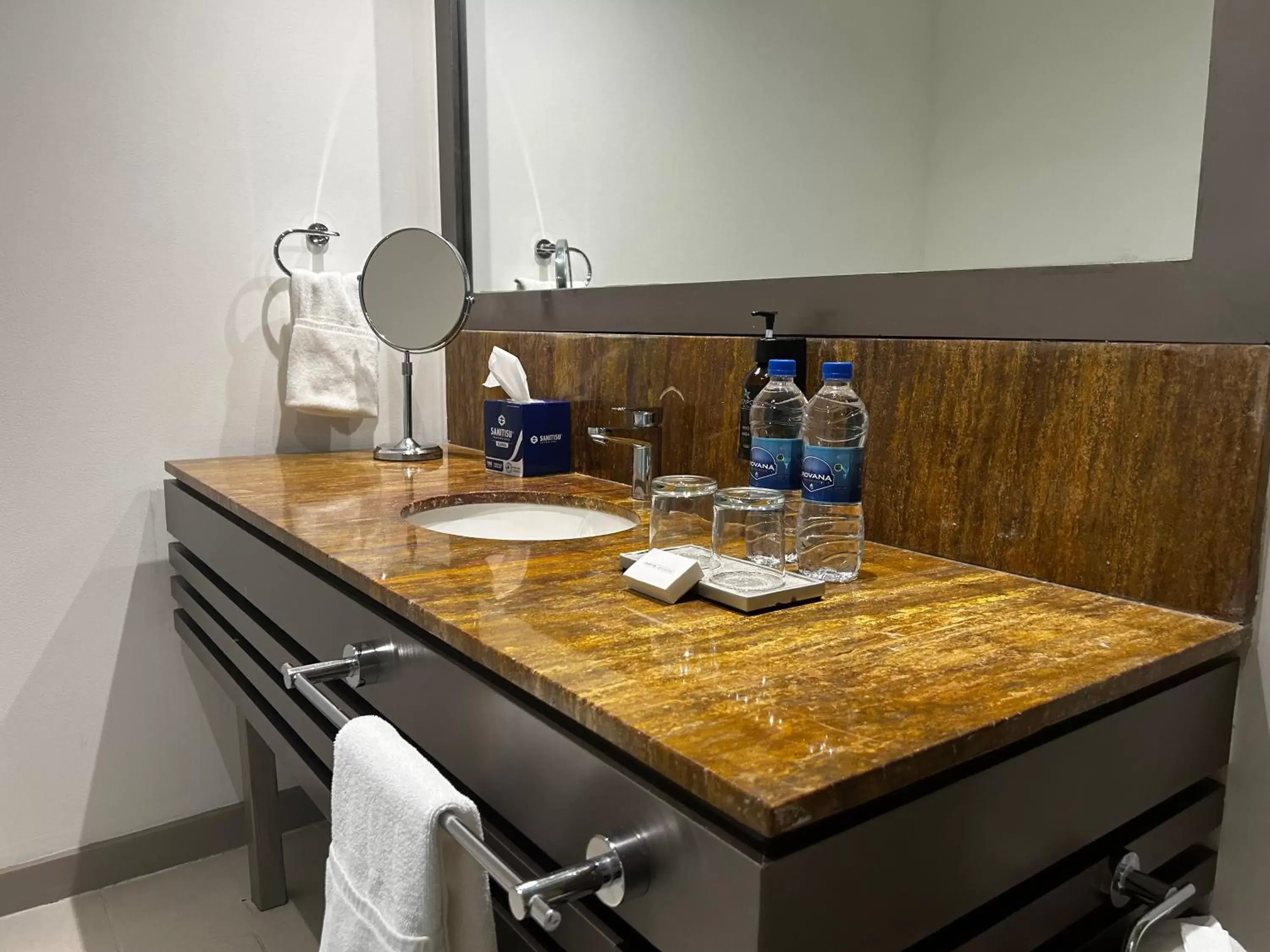 Bathroom in Decapolis Hotel Panama City