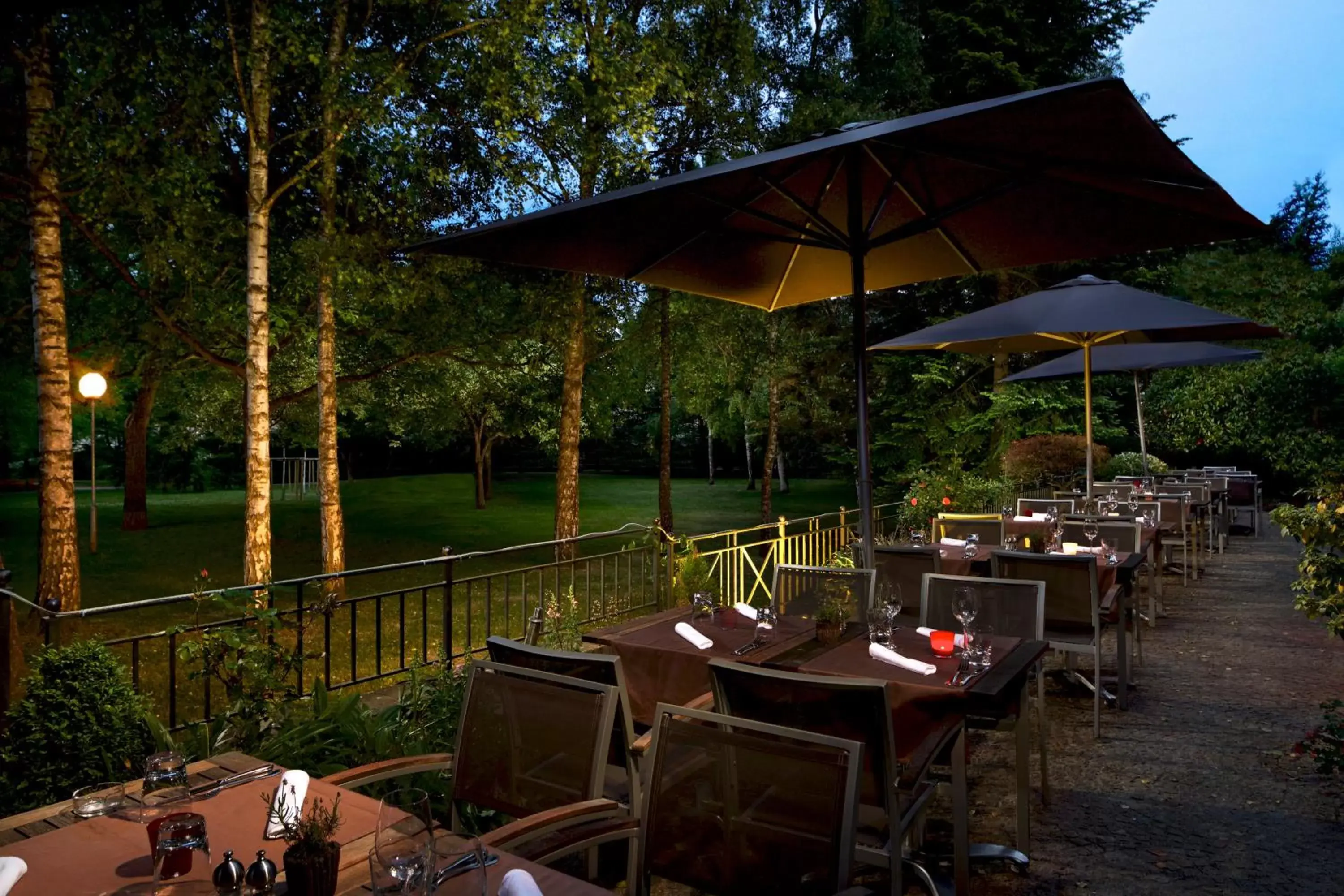 Restaurant/Places to Eat in Hotel Parc Belair