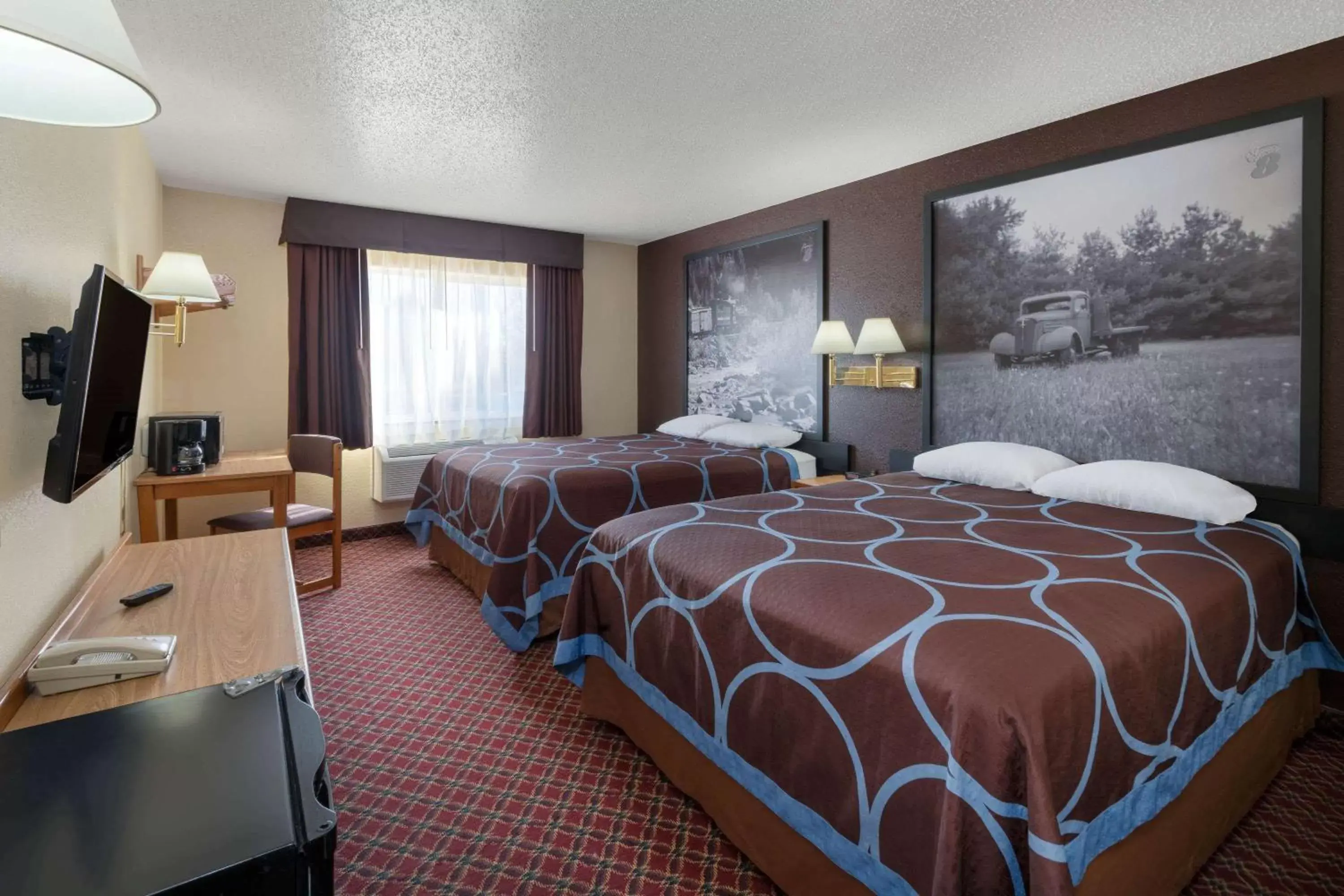 Photo of the whole room, Bed in Super 8 by Wyndham Fountain