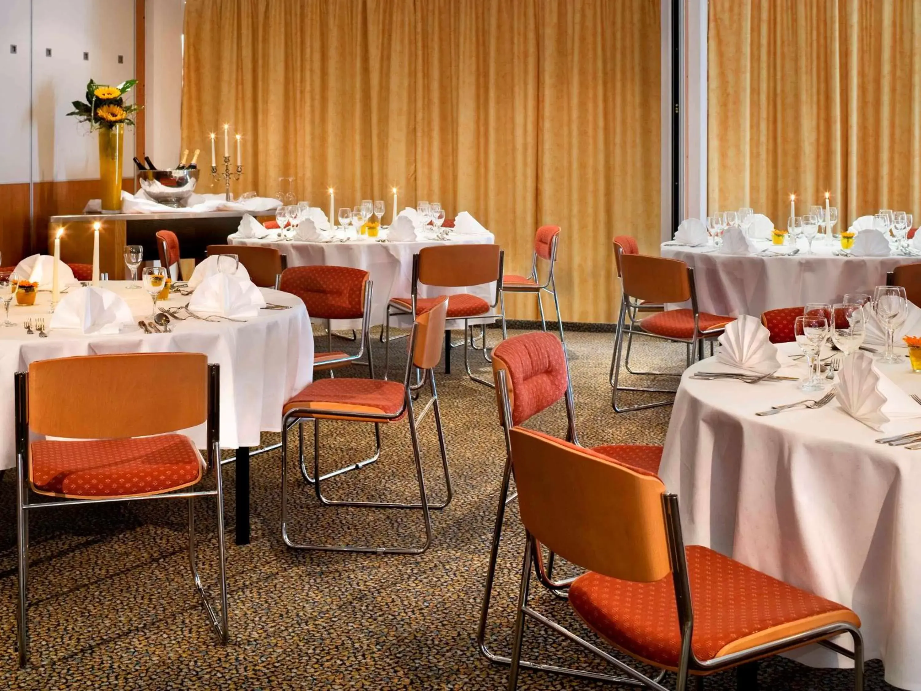 On site, Restaurant/Places to Eat in Mercure Hotel Saarbrücken Süd