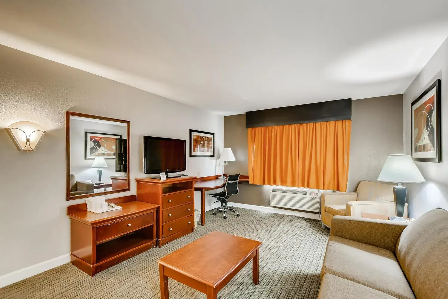 Living room, Seating Area in Orangewood Inn and Suites Midtown