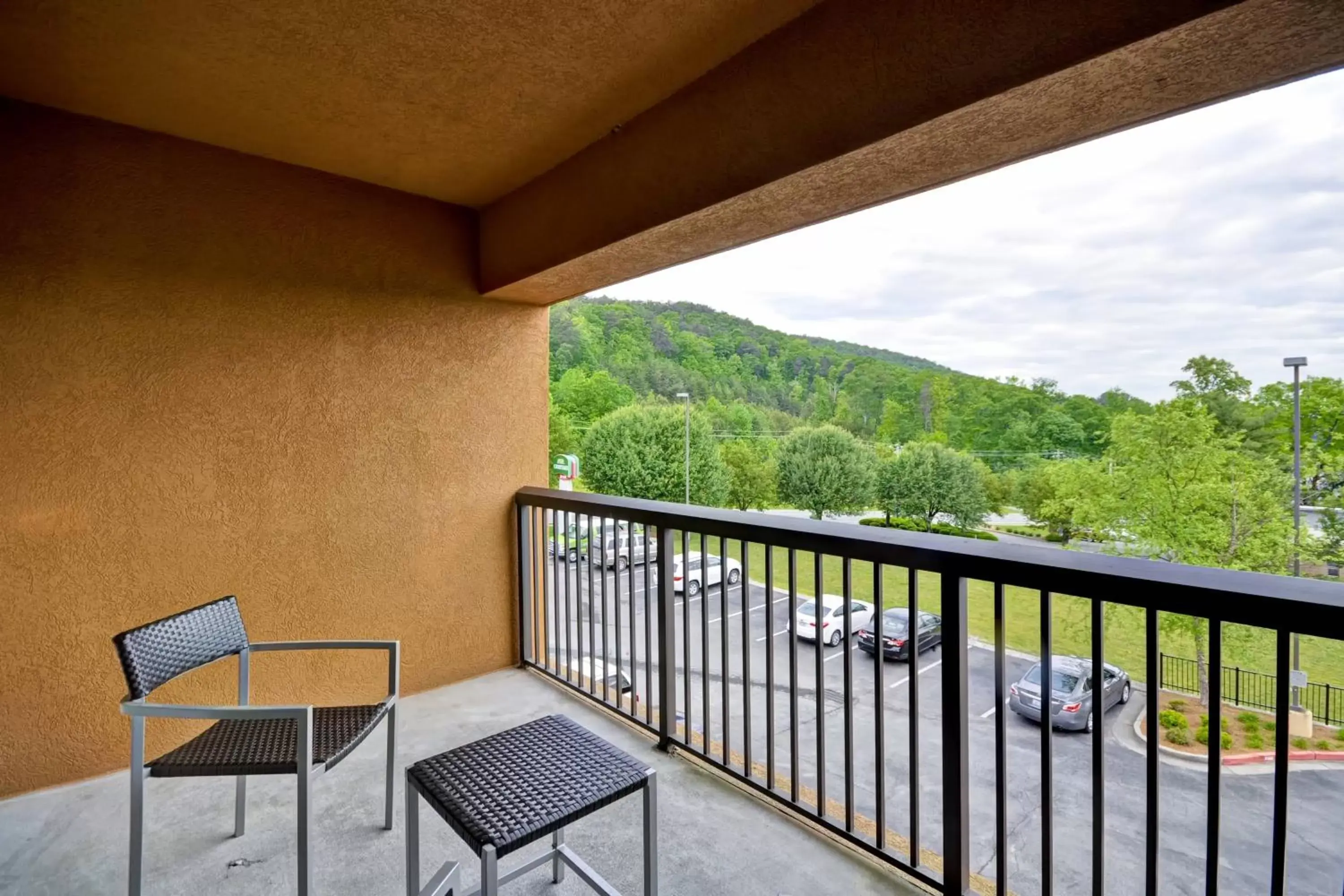 Photo of the whole room, Balcony/Terrace in Courtyard by Marriott Dalton