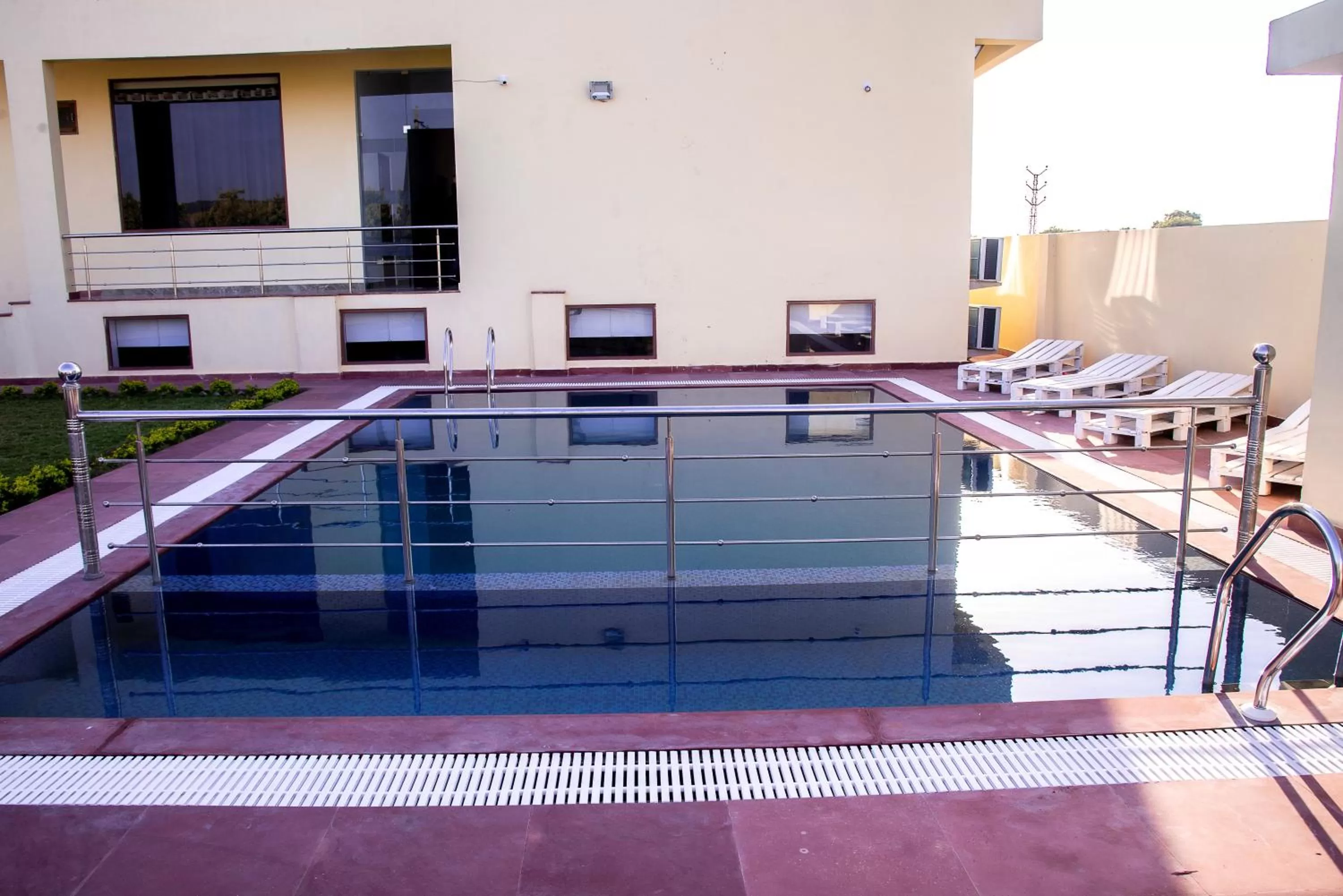 Swimming pool in Omak Tiger Seven