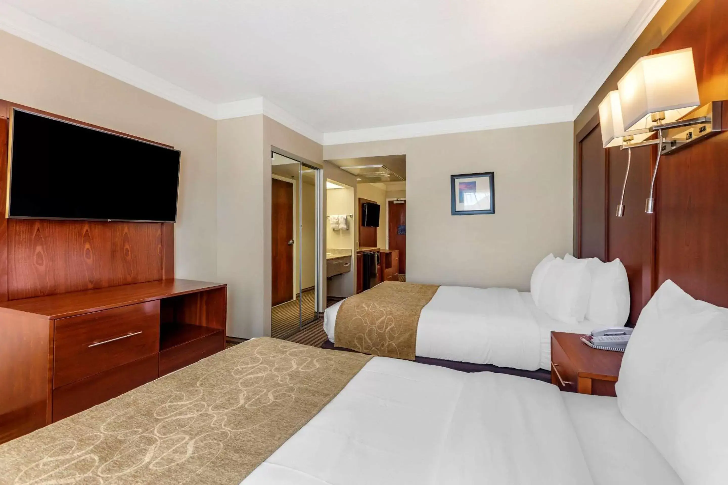 Photo of the whole room, Room Photo in Comfort Suites Visalia Convention Center