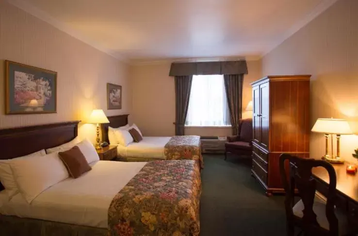 Day, Bed in The Gananoque Inn Day, Bed in The Gananoque Inn