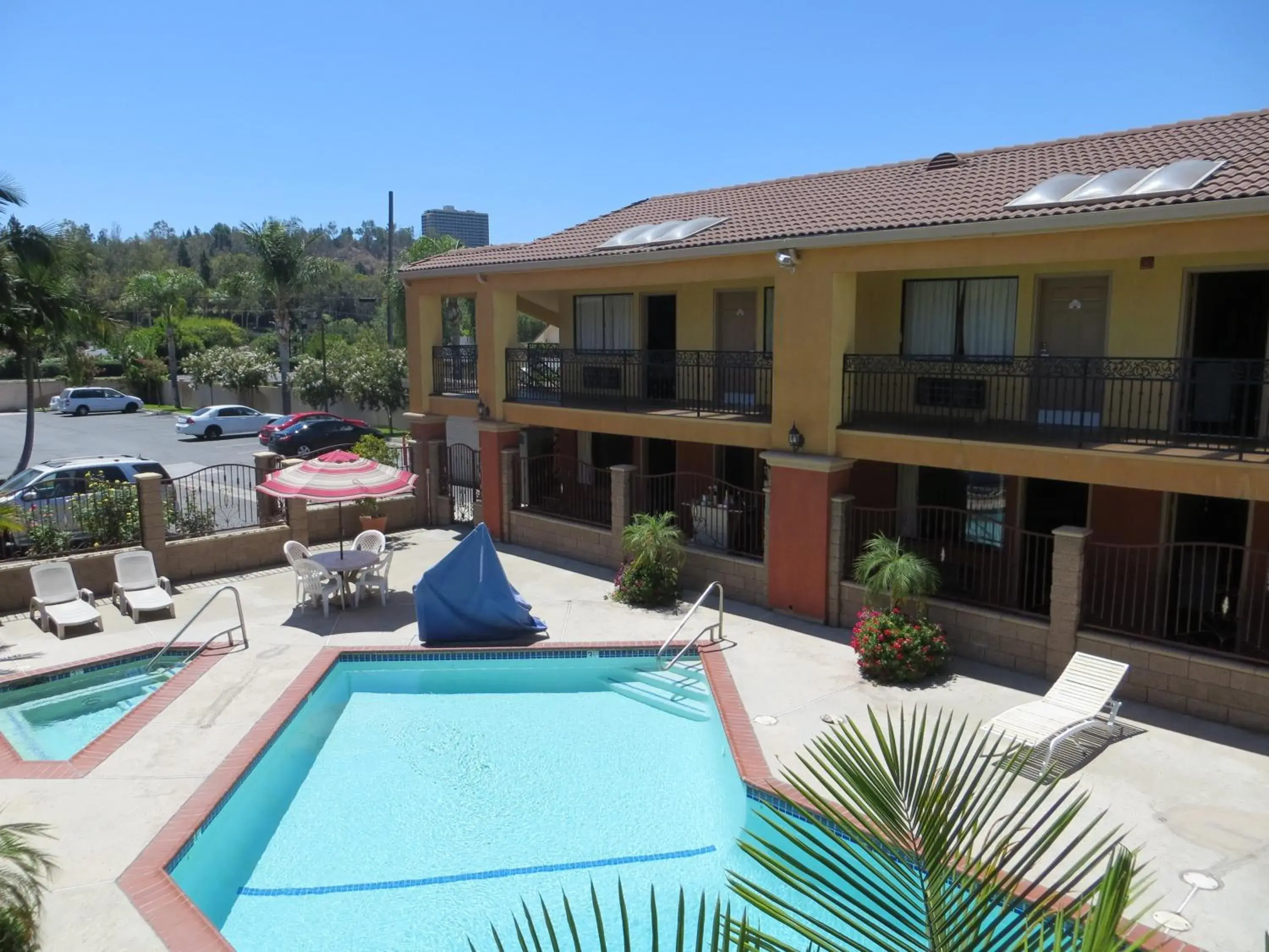 Pool view in Azusa Inn Pool view in Azusa Inn
