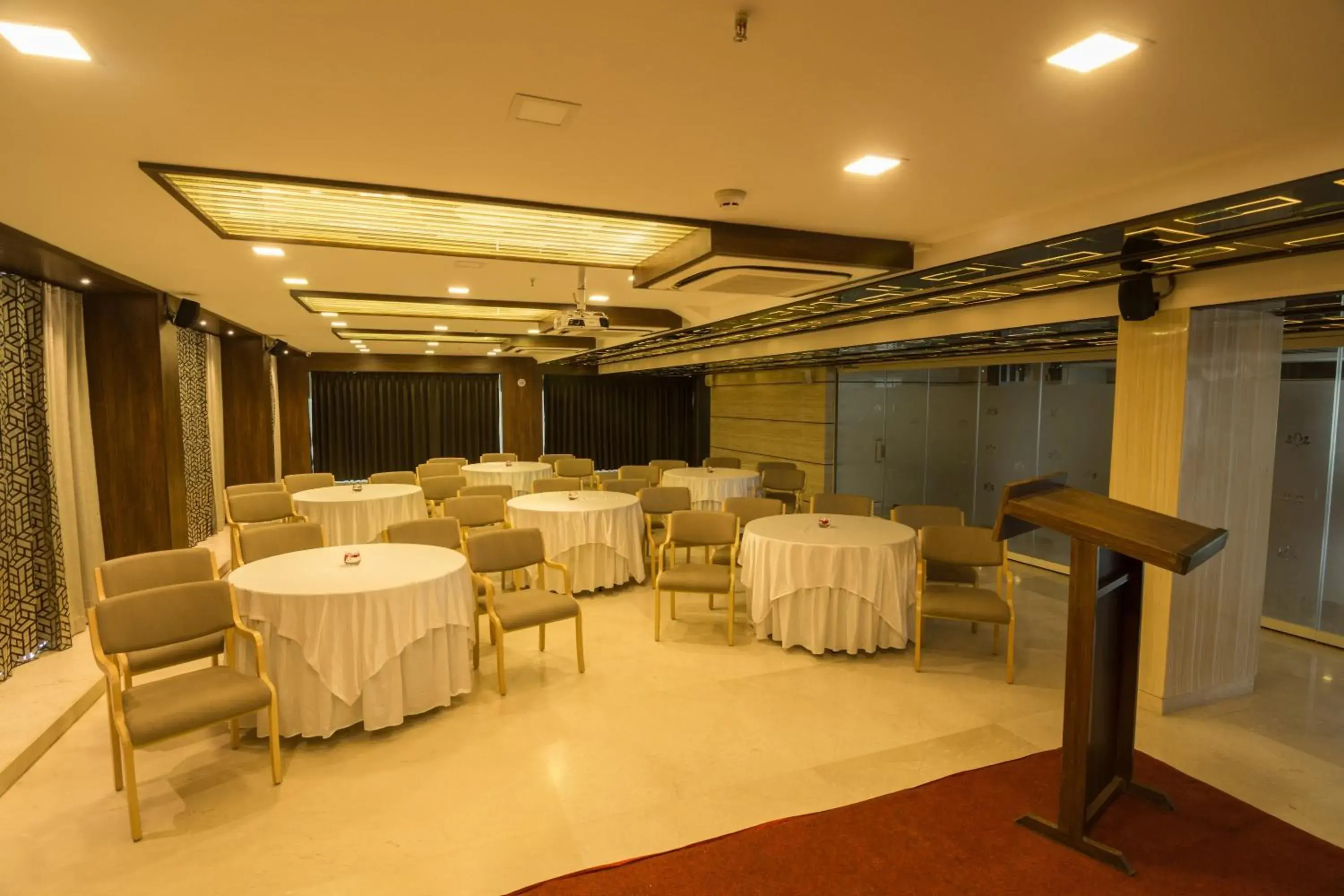 Banquet/Function facilities, Banquet Facilities in Roopa Elite