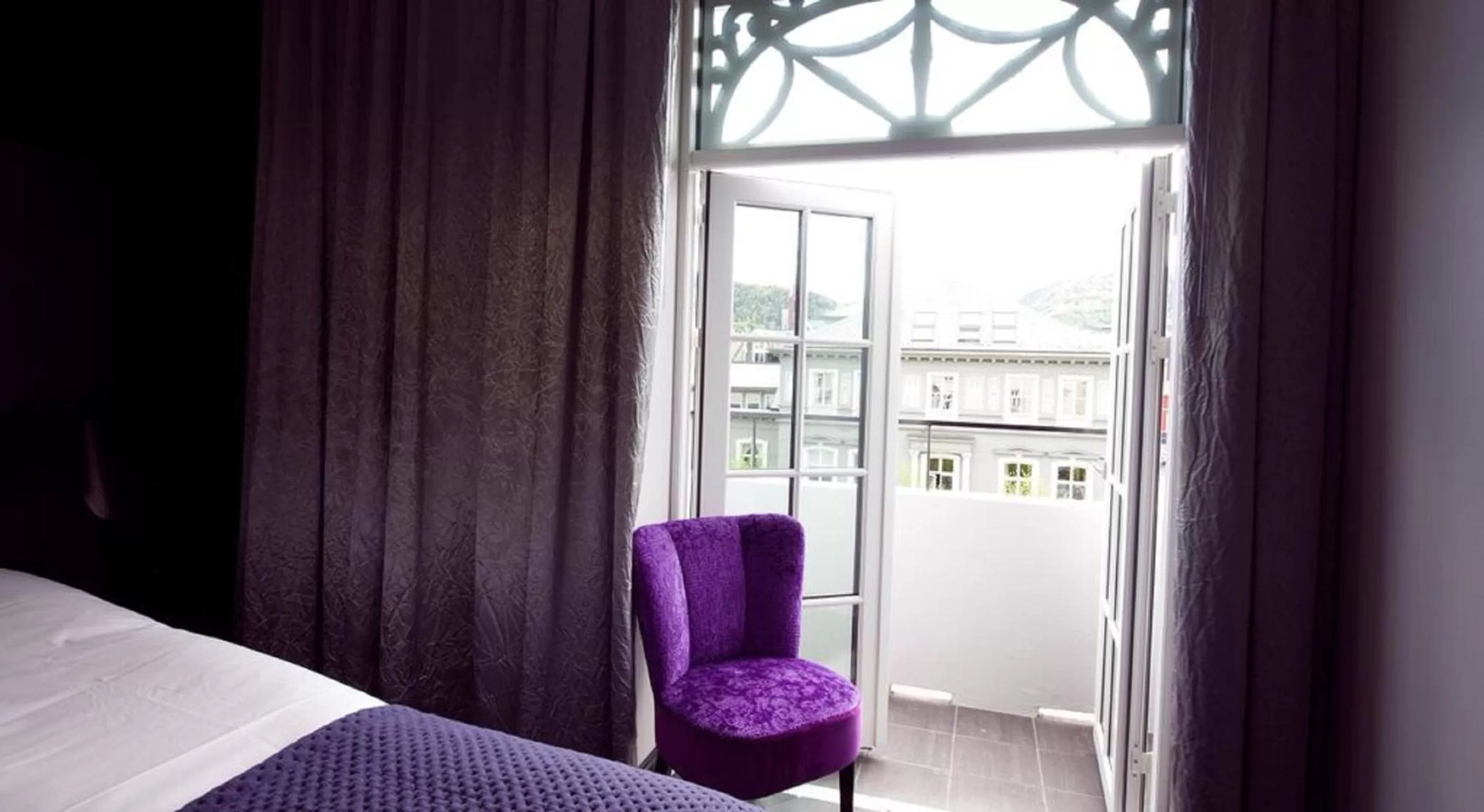 Balcony/Terrace, Bed in Hotel Oleana