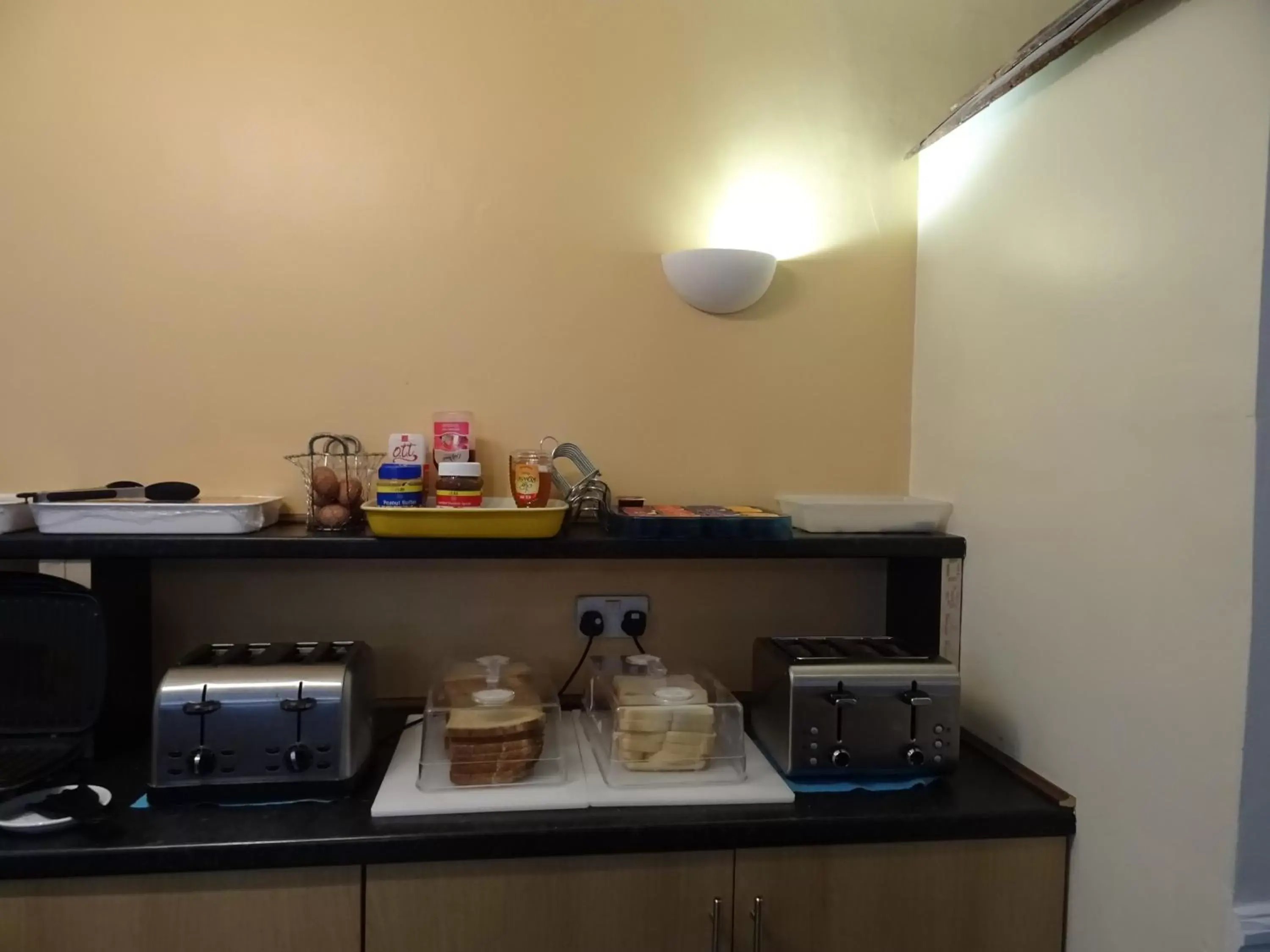 Food, Kitchen/Kitchenette in The Gatwick White House Hotel