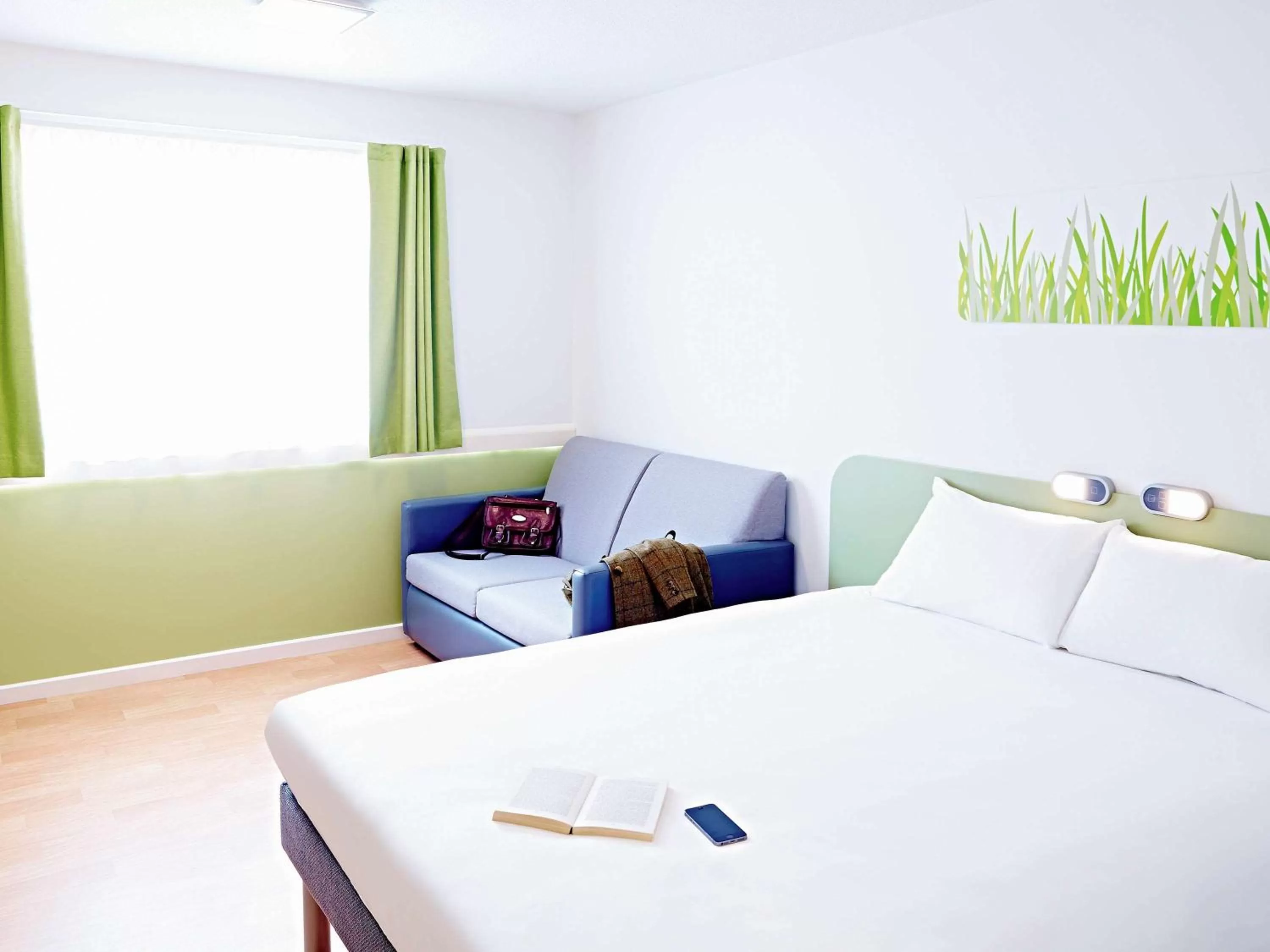 Photo of the whole room, Bed in Warrington Motel, J20 M6 Lymm Services