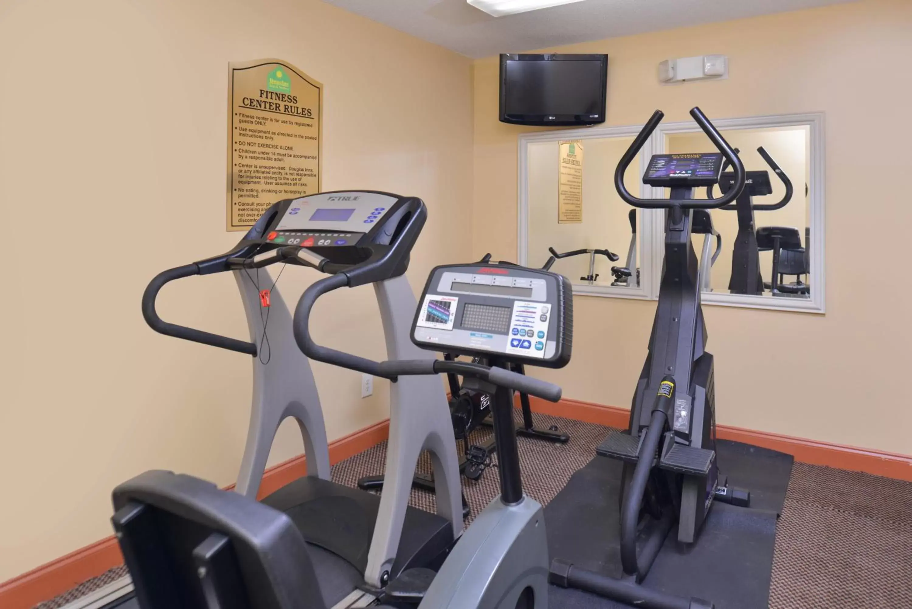 Fitness centre/facilities, Fitness Center/Facilities in Douglas Inn & Suites