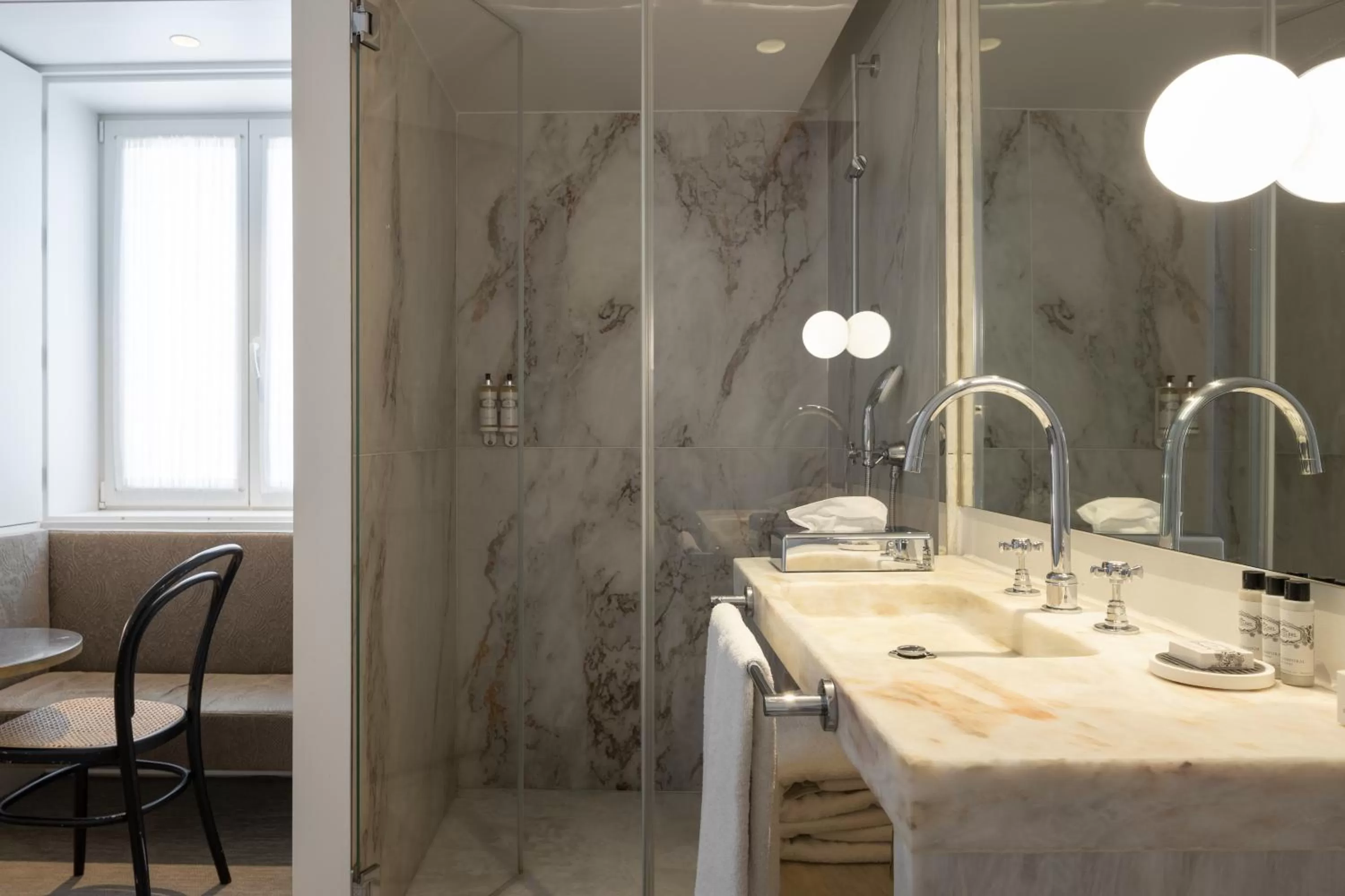 Bathroom in Lisboa Pessoa Hotel