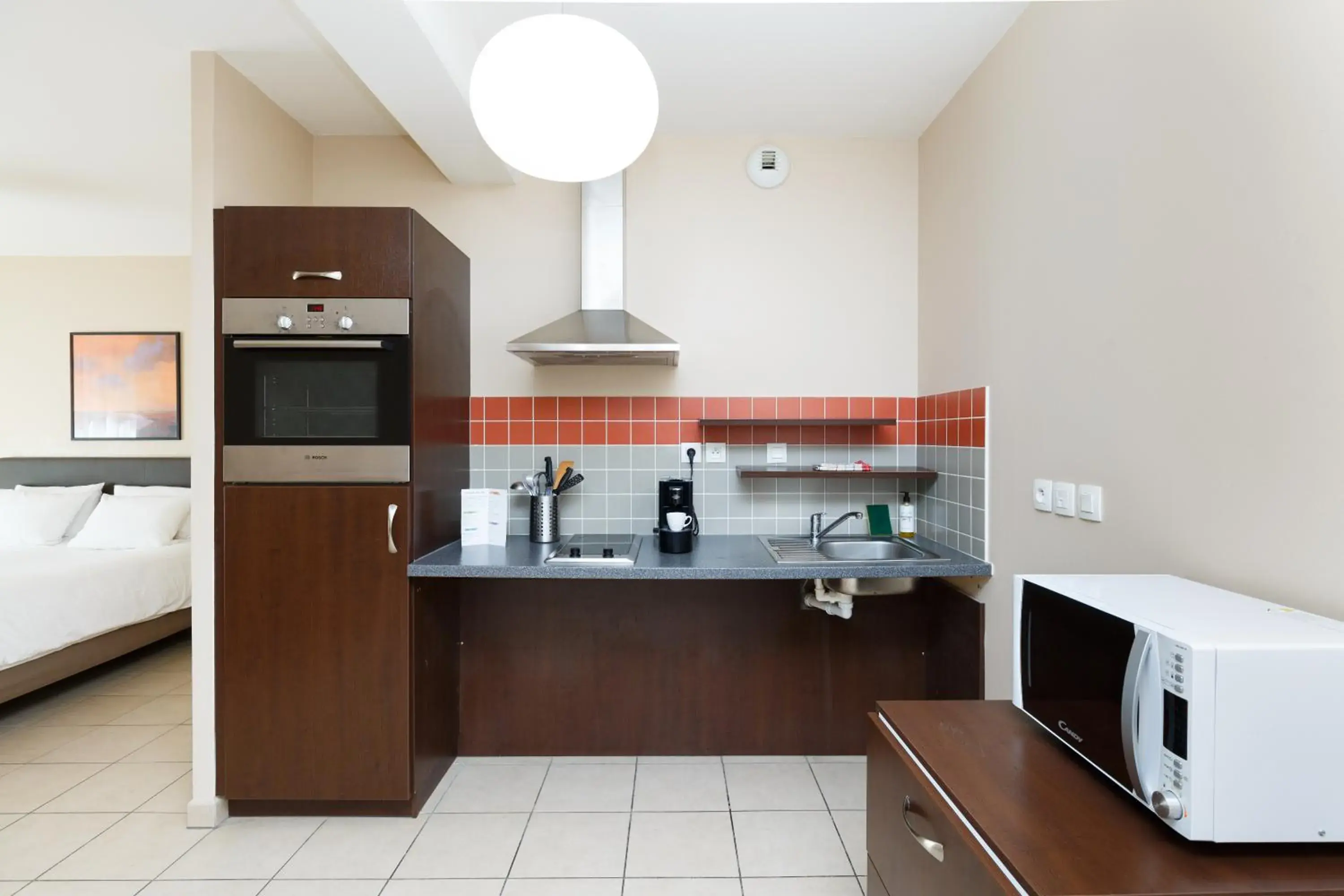 Kitchen or kitchenette, Kitchen/Kitchenette in Residhotel Toulouse Centre