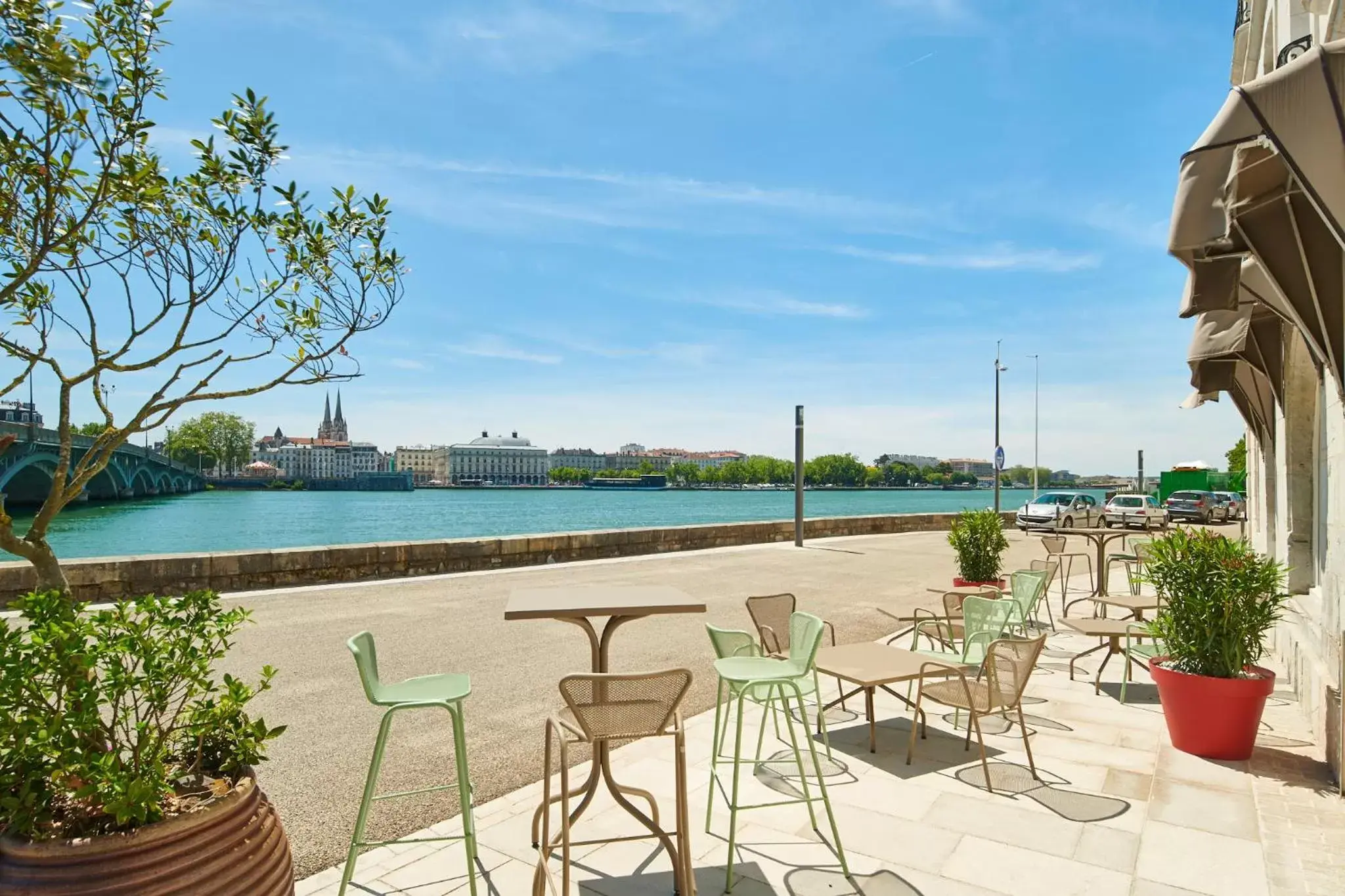 Patio in ibis Styles Bayonne