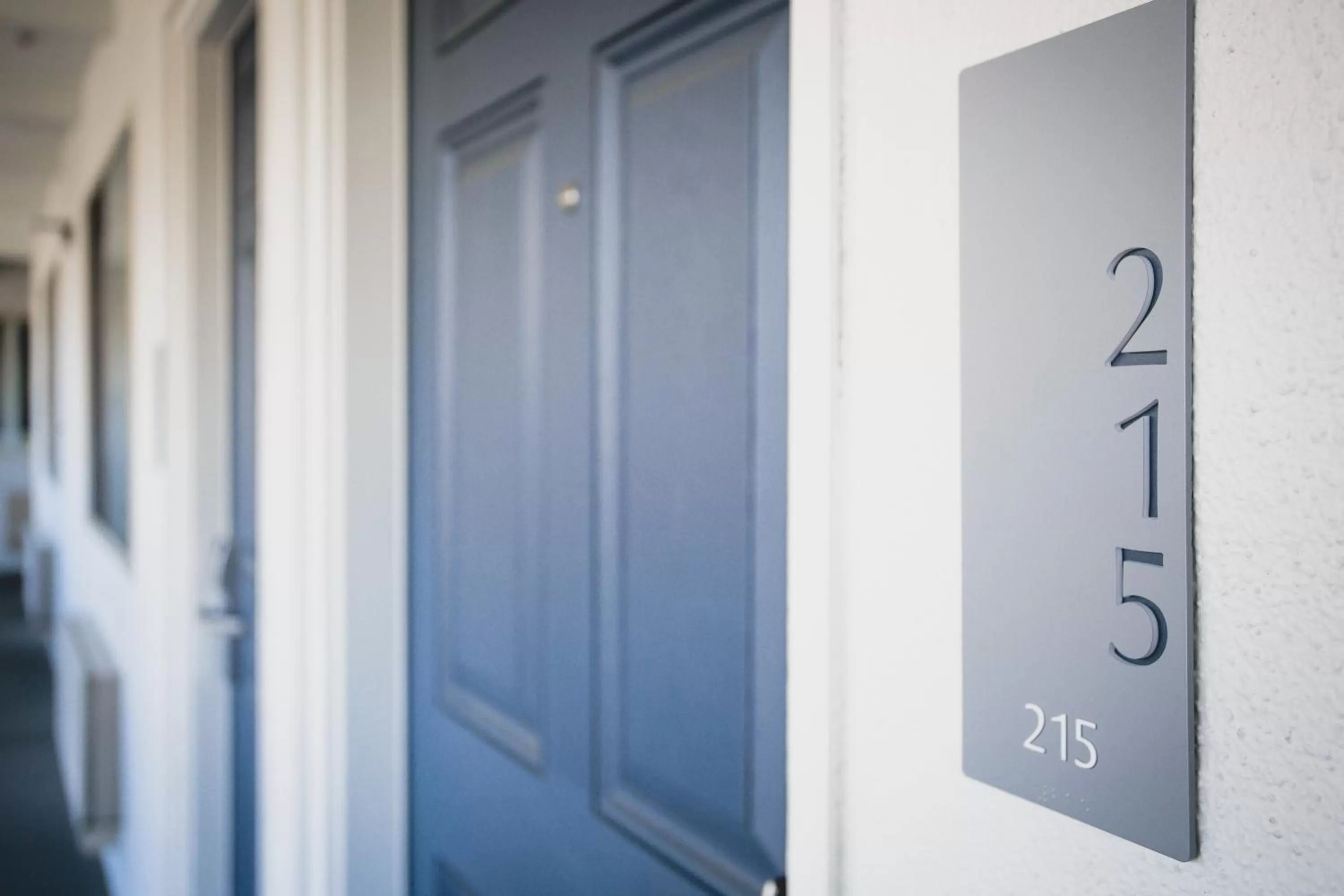 Logo/Certificate/Sign in Menlo Park Inn