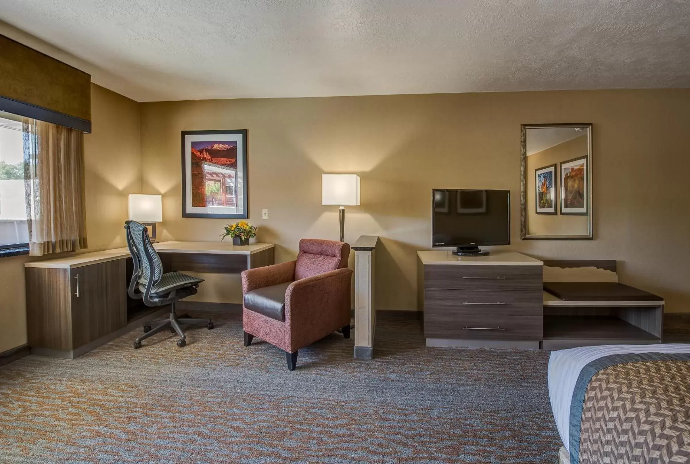 Bedroom, Seating Area in Best Western Plus Canyonlands Inn