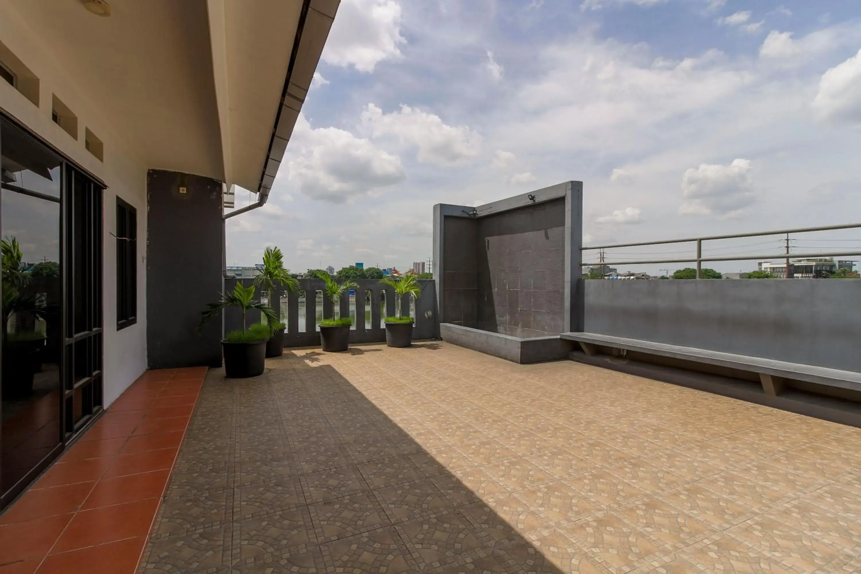 Property building, Balcony/Terrace in RedDoorz @ Tanjung Duren