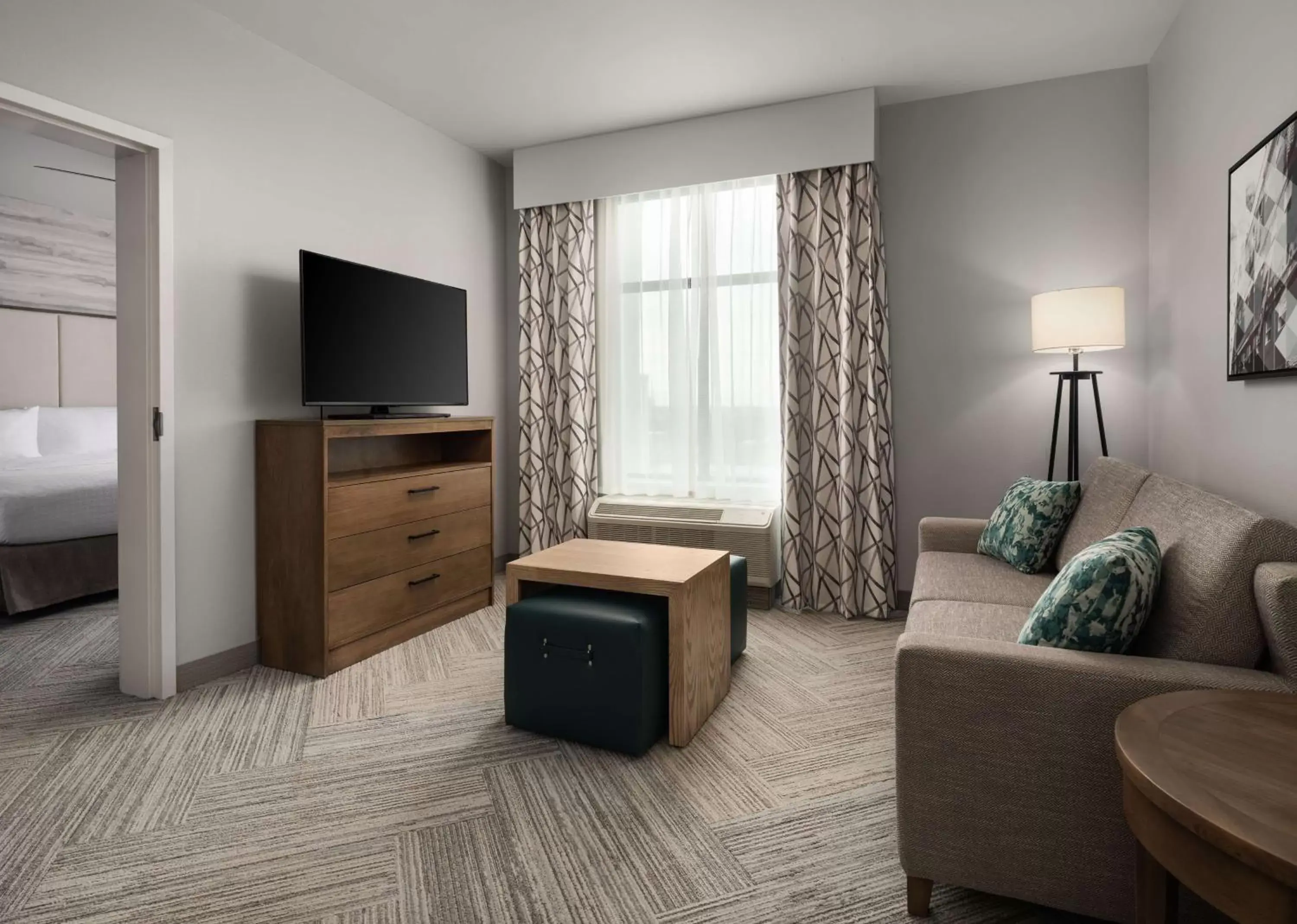 Living room, TV/Entertainment Center in Homewood Suites By Hilton Jackson Fondren Medical District