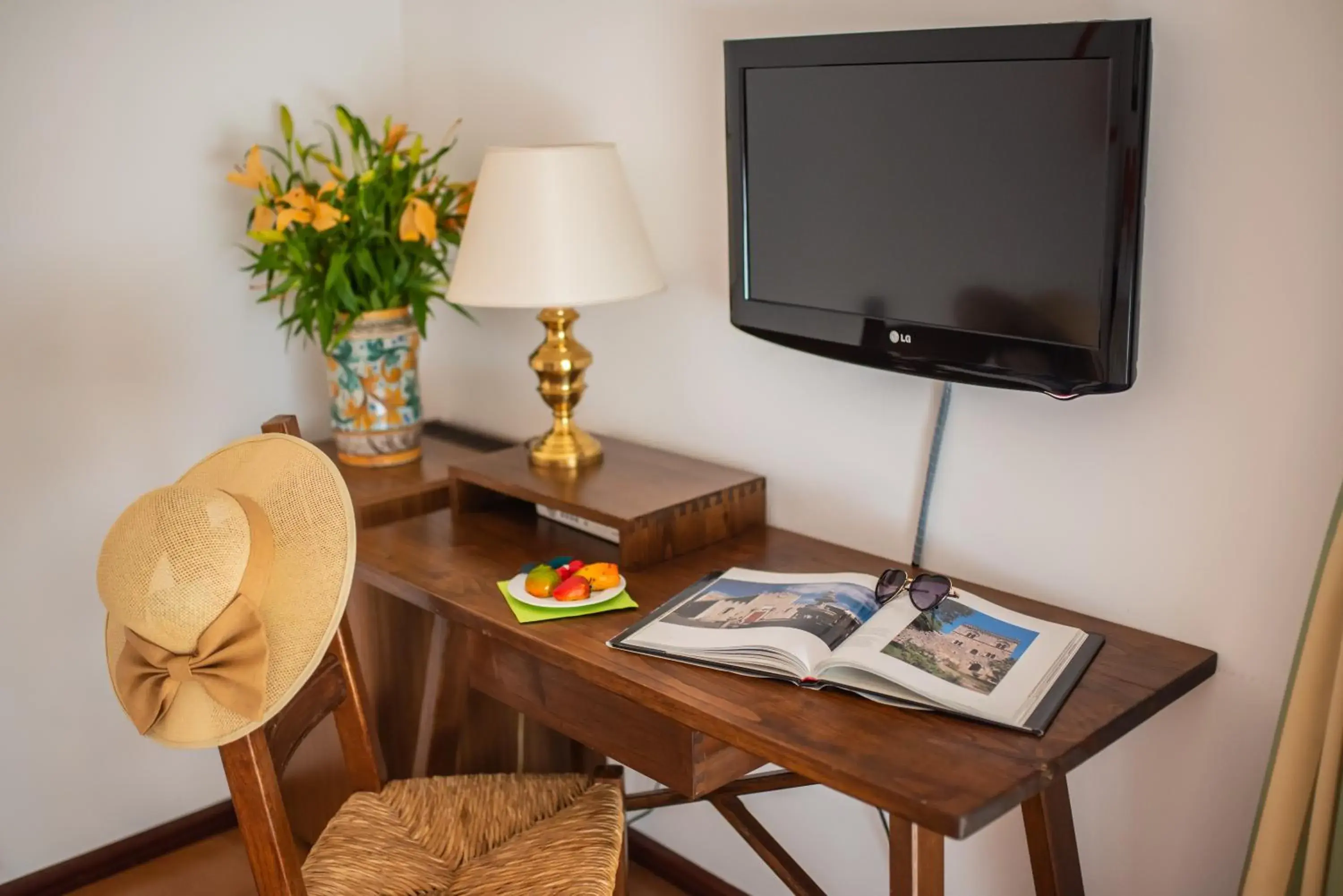 TV/Entertainment Center in Hotel Villa Sirina