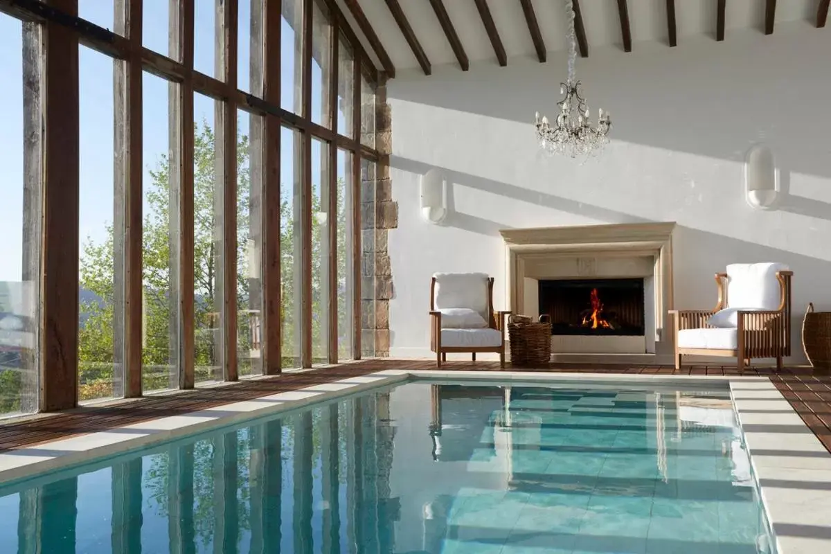 Swimming pool in Helguera Palacio Boutique & Antique