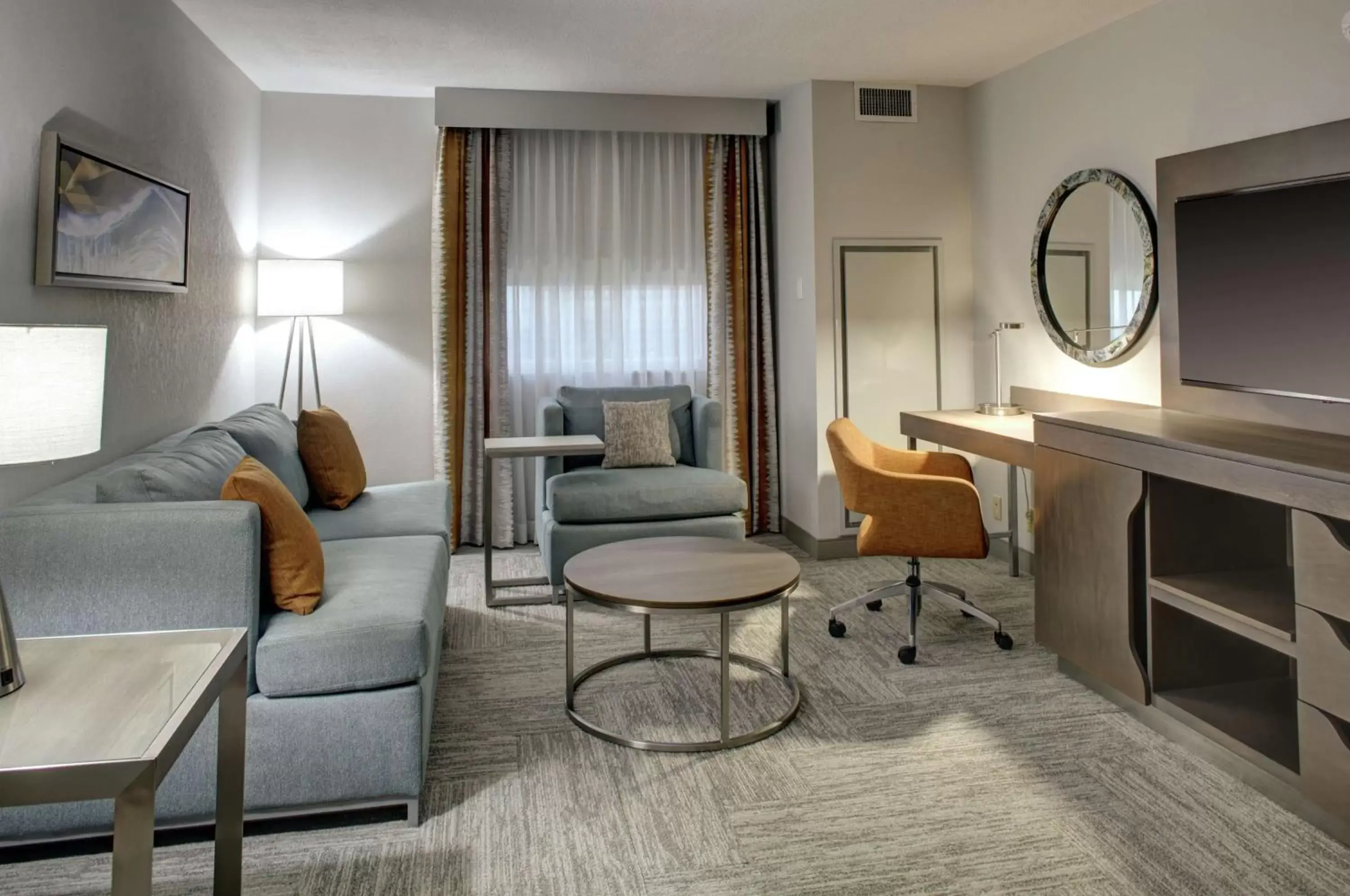 Bedroom, Seating Area in Hampton Inn & Suites Miami Airport South/Blue Lagoon