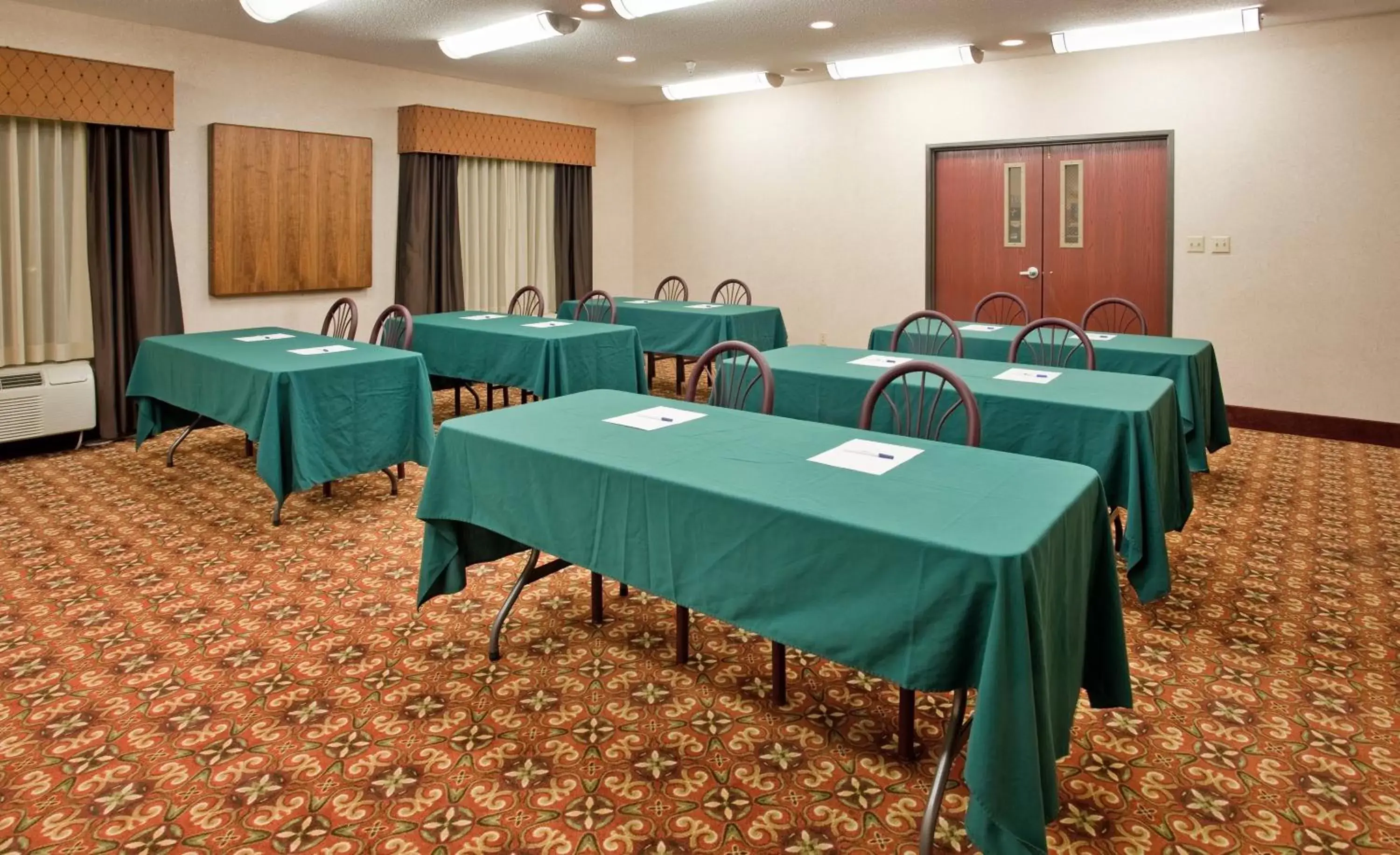 Banquet/Function facilities in Seasons Inn & Suites Highland