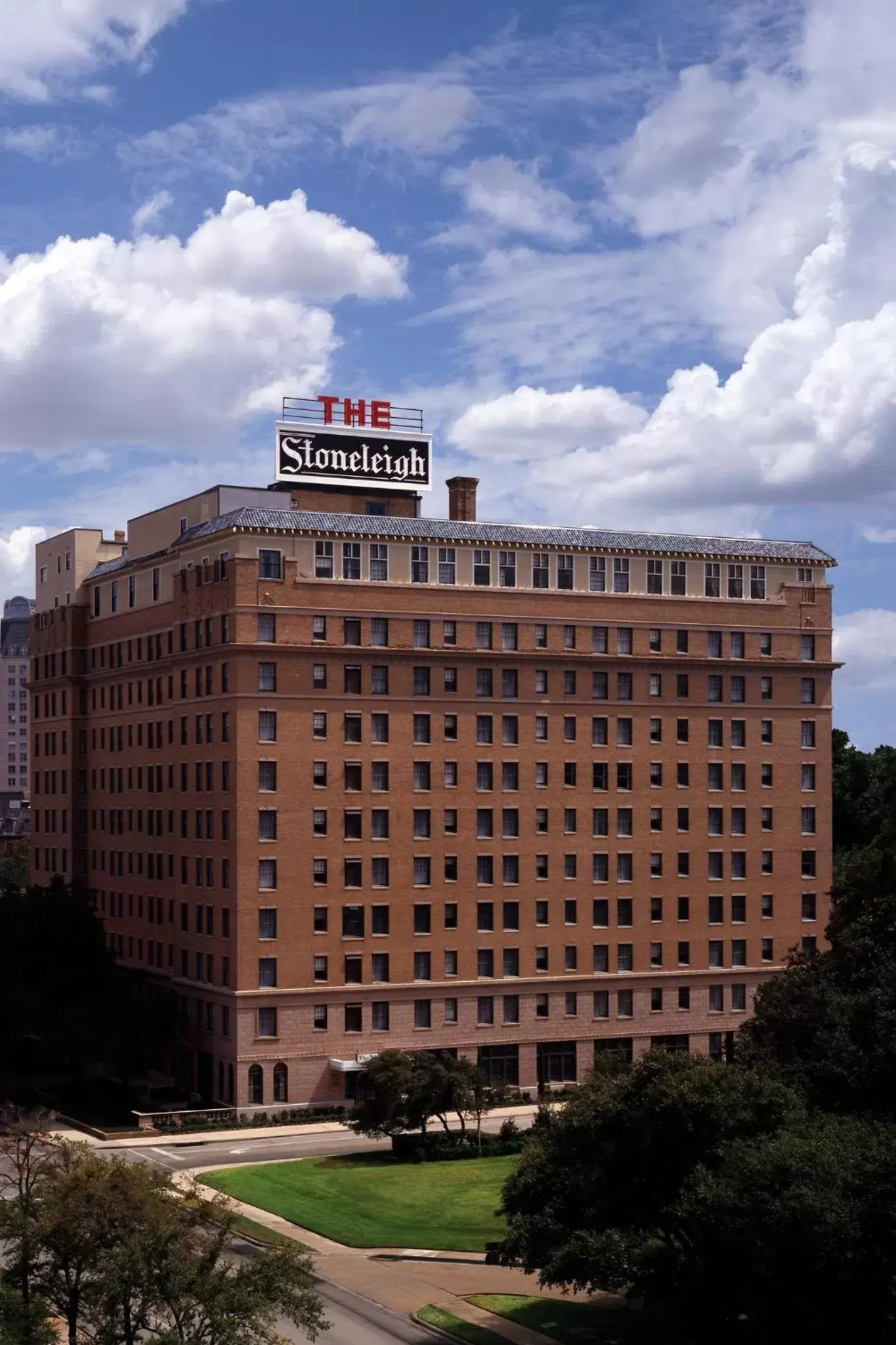 Property Building in Le Meridien Dallas, The Stoneleigh