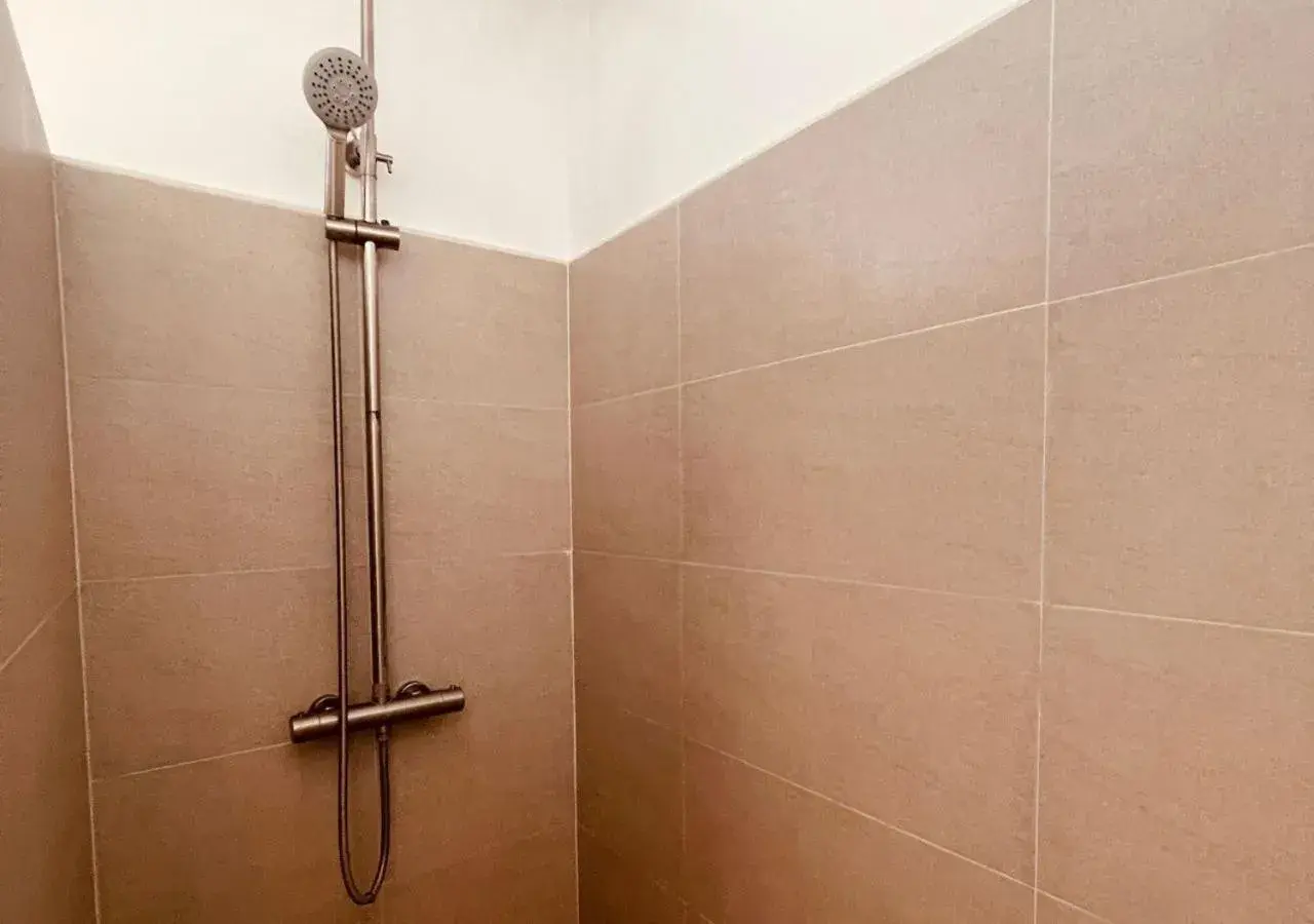Shower, Bathroom in Verde View Villas