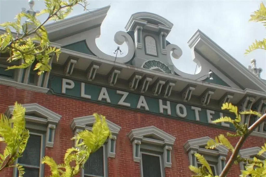 Facade/entrance, Property Logo/Sign in Historic Plaza Hotel