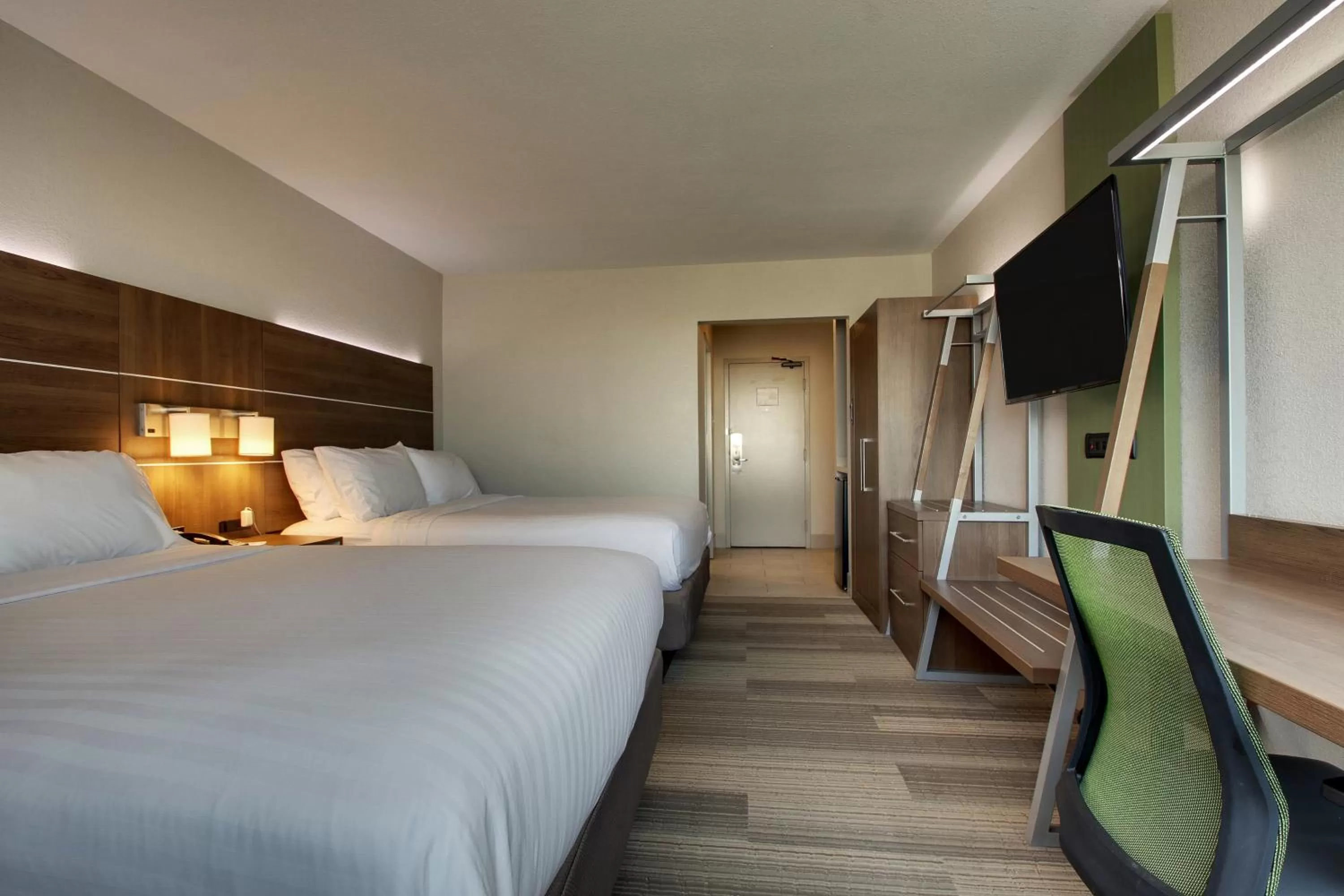 Bedroom, Bed in Holiday Inn Express & Suites Wapakoneta by IHG