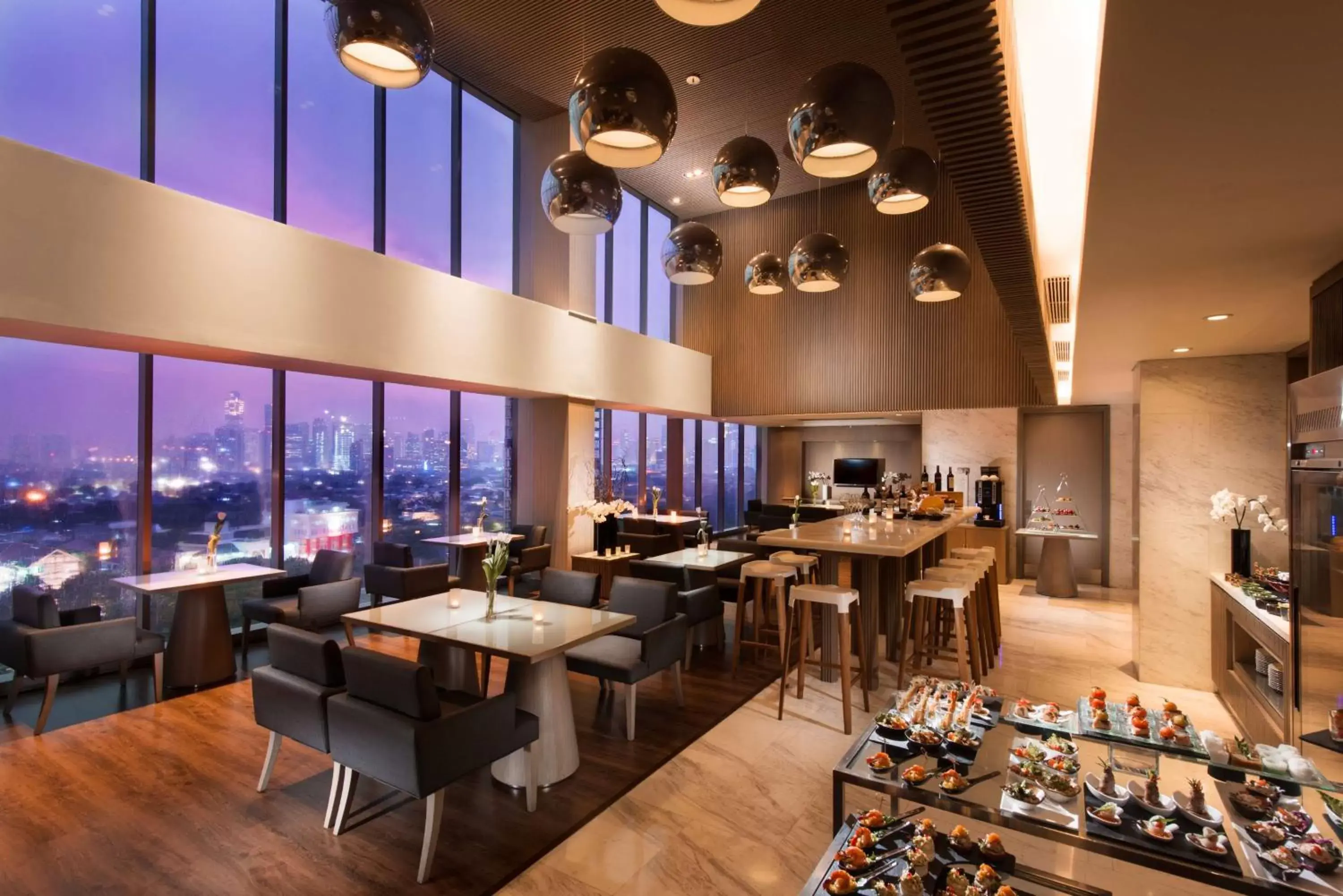 Lounge or bar, Restaurant/Places to Eat in DoubleTree by Hilton Jakarta - Diponegoro