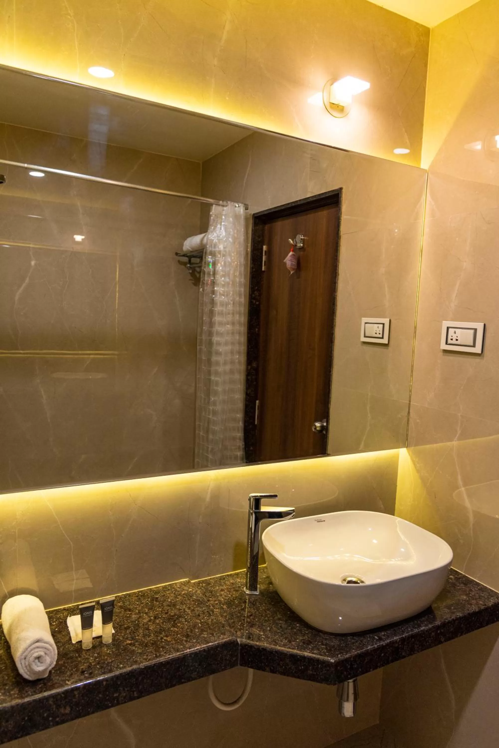 Bathroom in Hotel Pratham