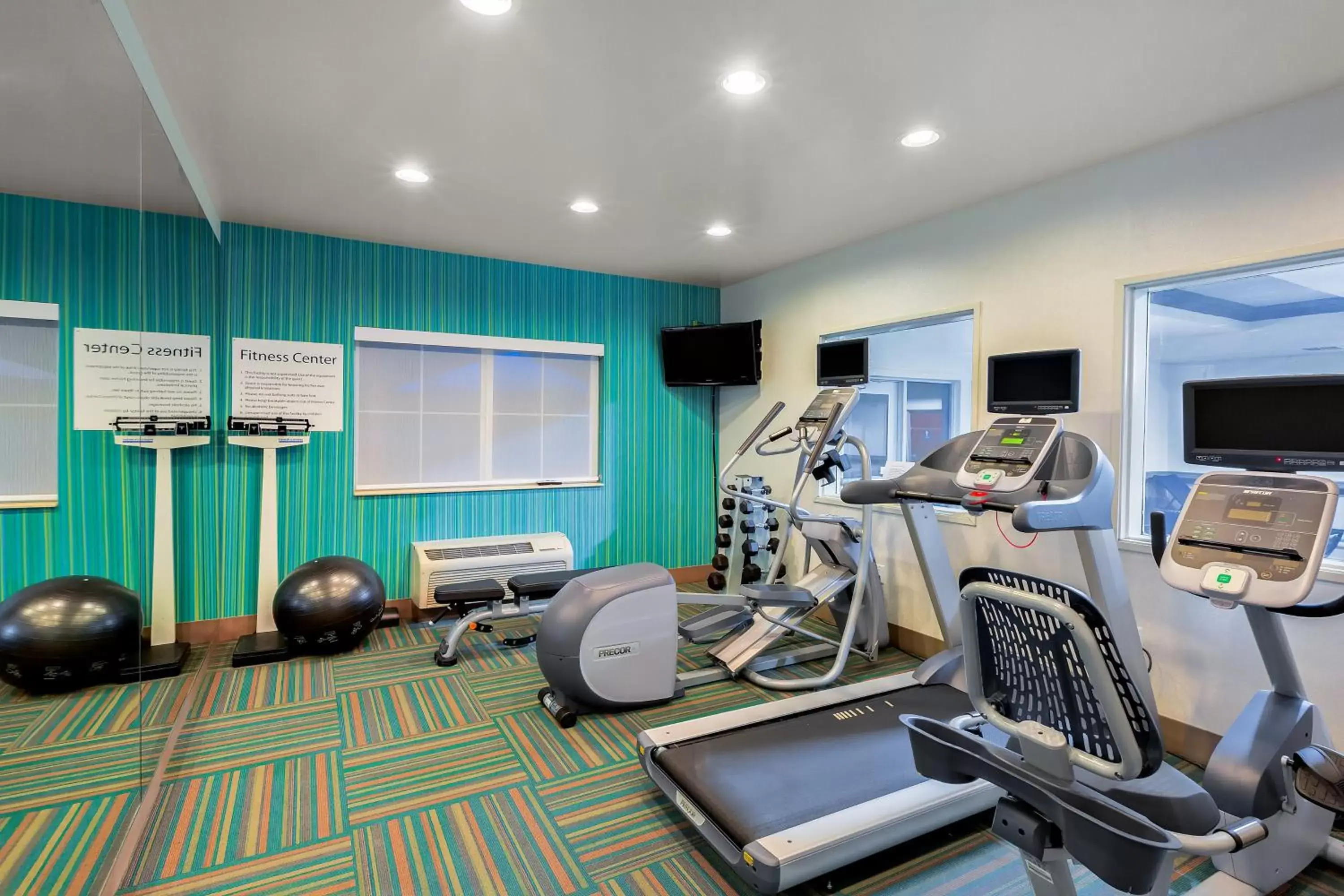 Fitness centre/facilities, Fitness Center/Facilities in Holiday Inn Express Hotel & Suites Oroville Southwest, an IHG Hotel