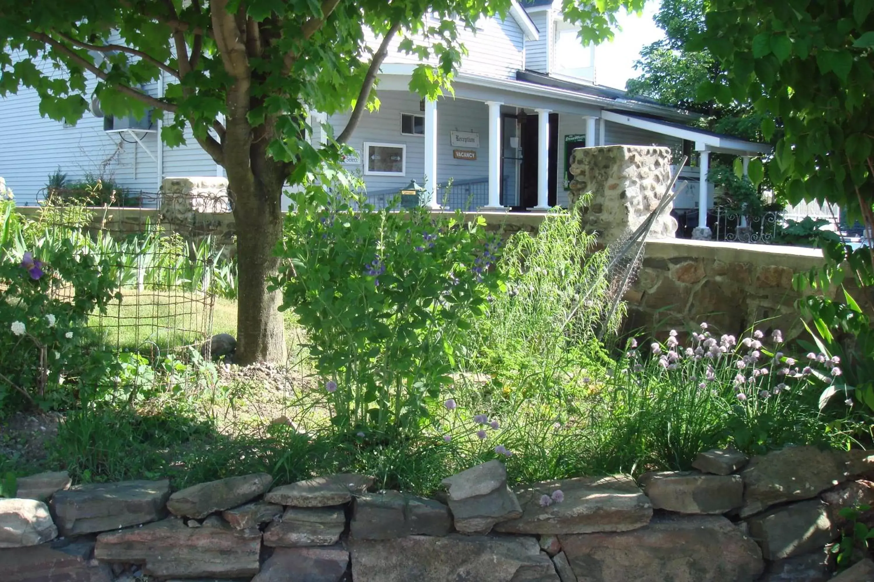 Day, Property Building in Boathouse Country Inn