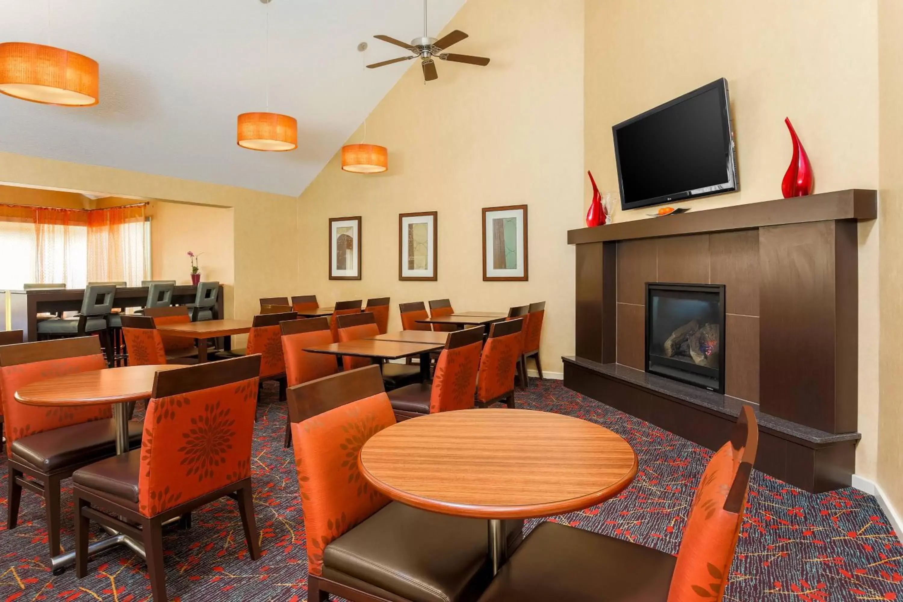 Lobby or reception, Restaurant/Places to Eat in Residence Inn St. Louis Galleria