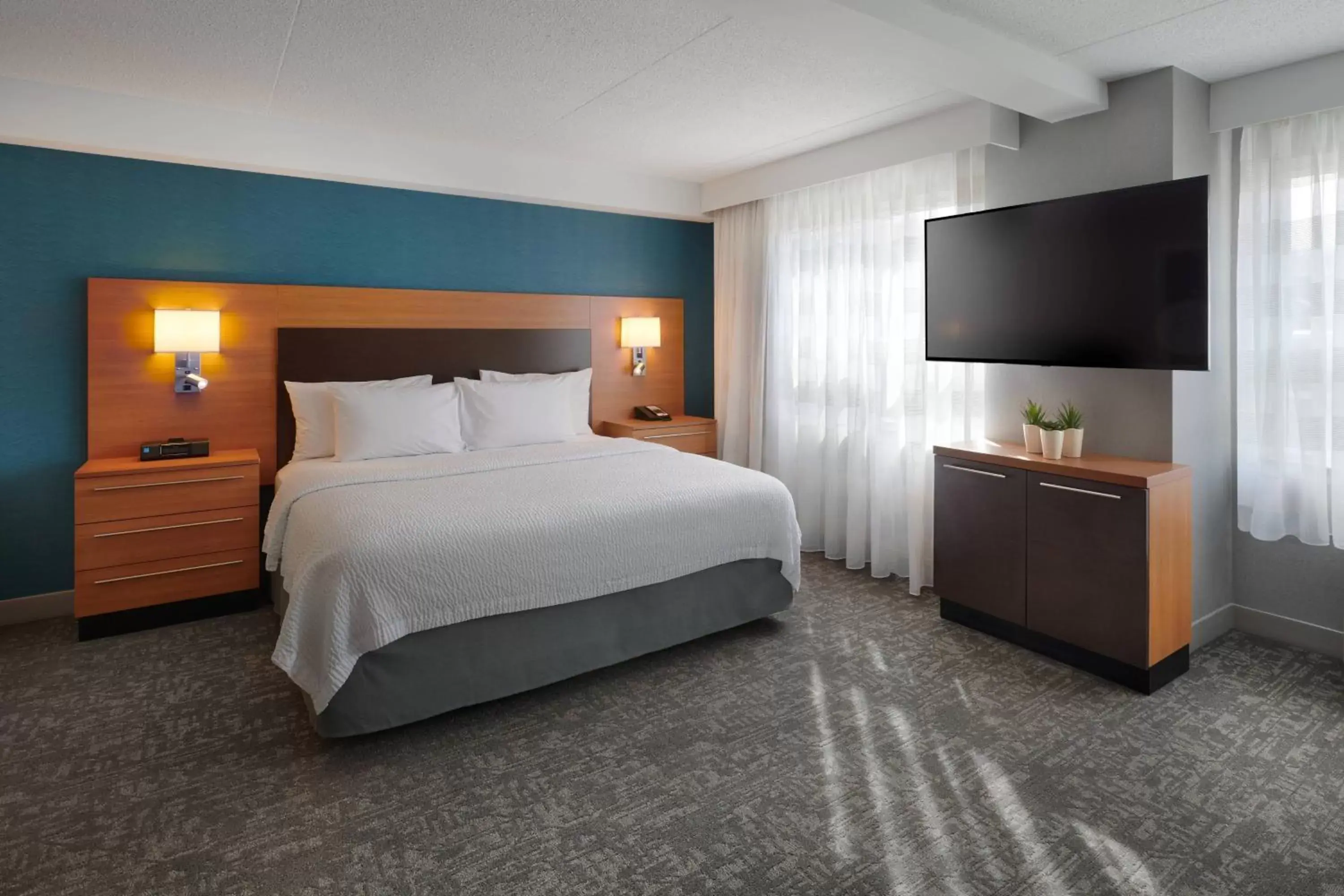 Photo of the whole room, Bed in TownePlace Suites by Marriott Mississauga-Airport Corporate Centre