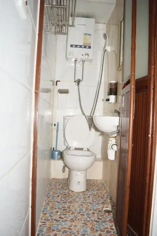 Bathroom in Pay-less Guesthouse (7/F-A9 )
