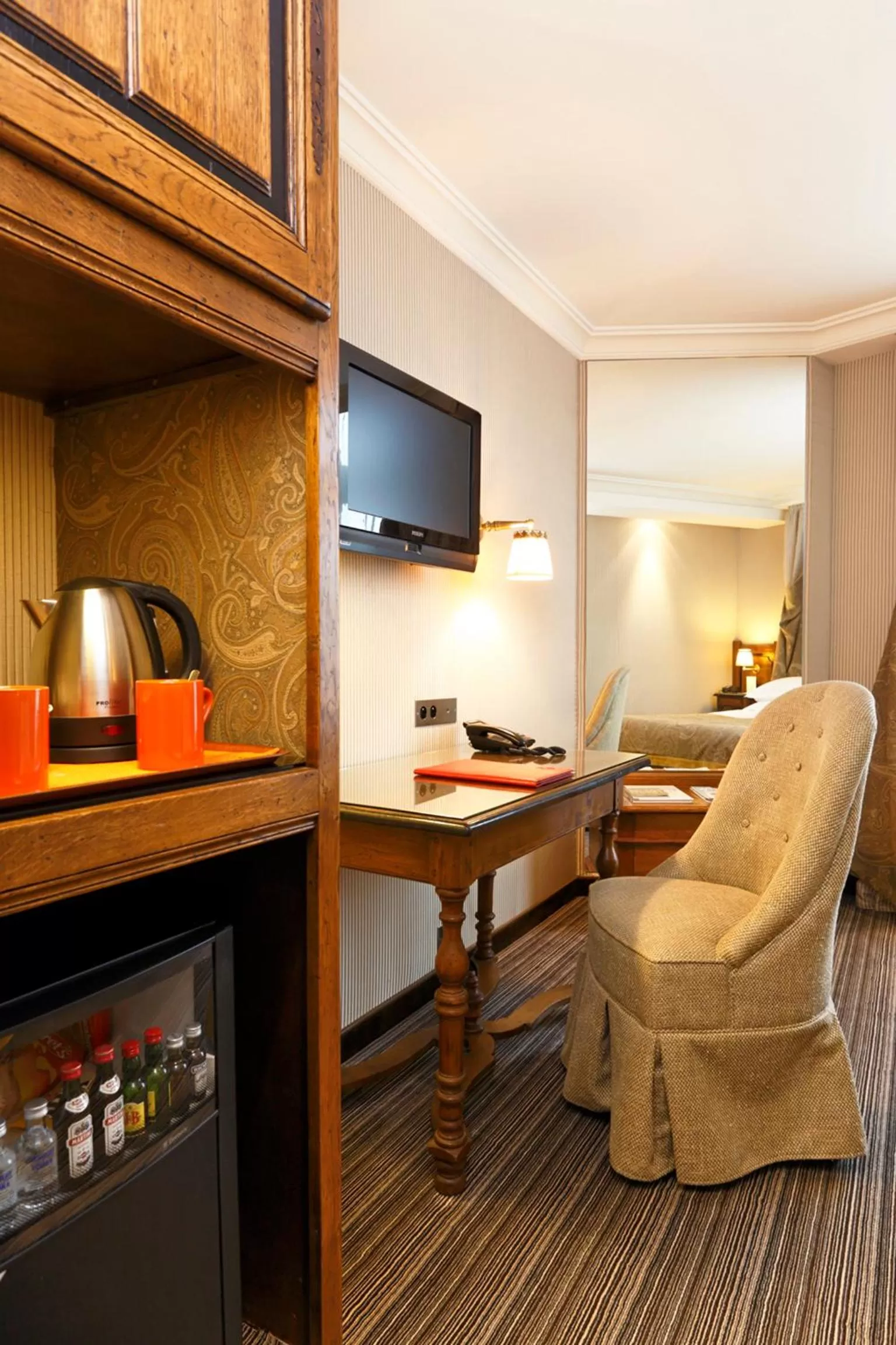 TV and multimedia in Au Manoir Saint Germain