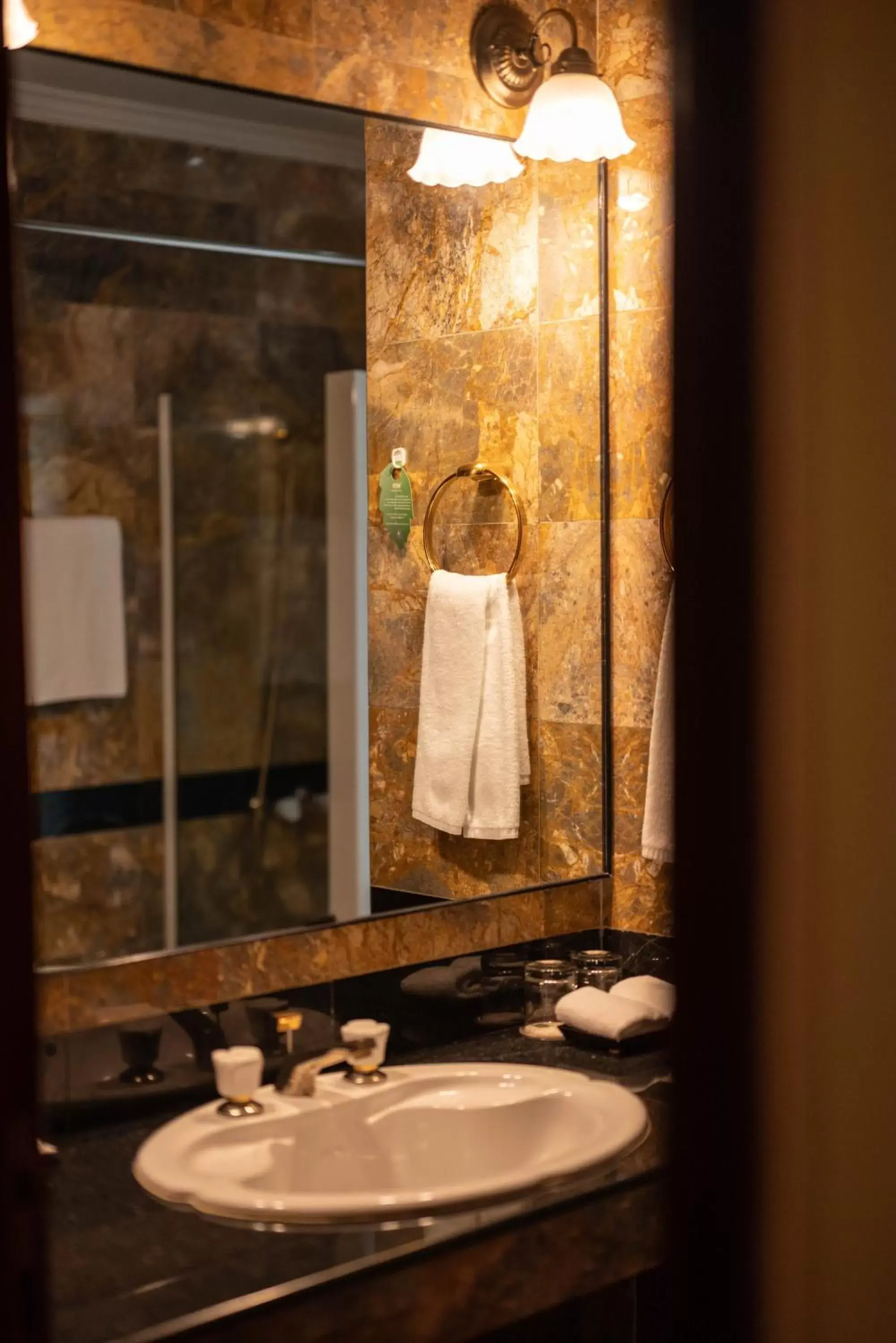 Bathroom in Hotel Grand Saigon