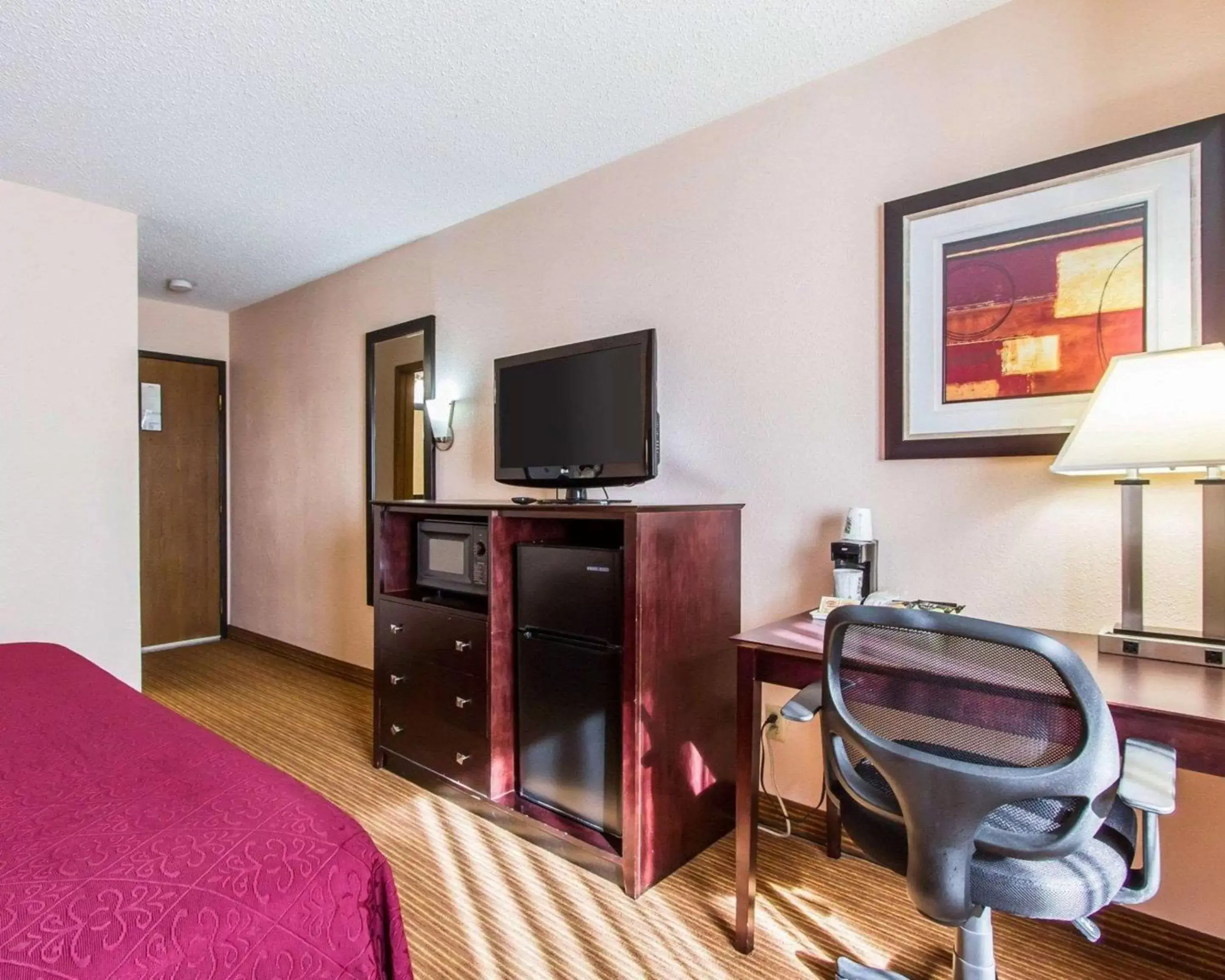 Photo of the whole room, TV/Entertainment Center in Quality Inn & Suites Ottumwa