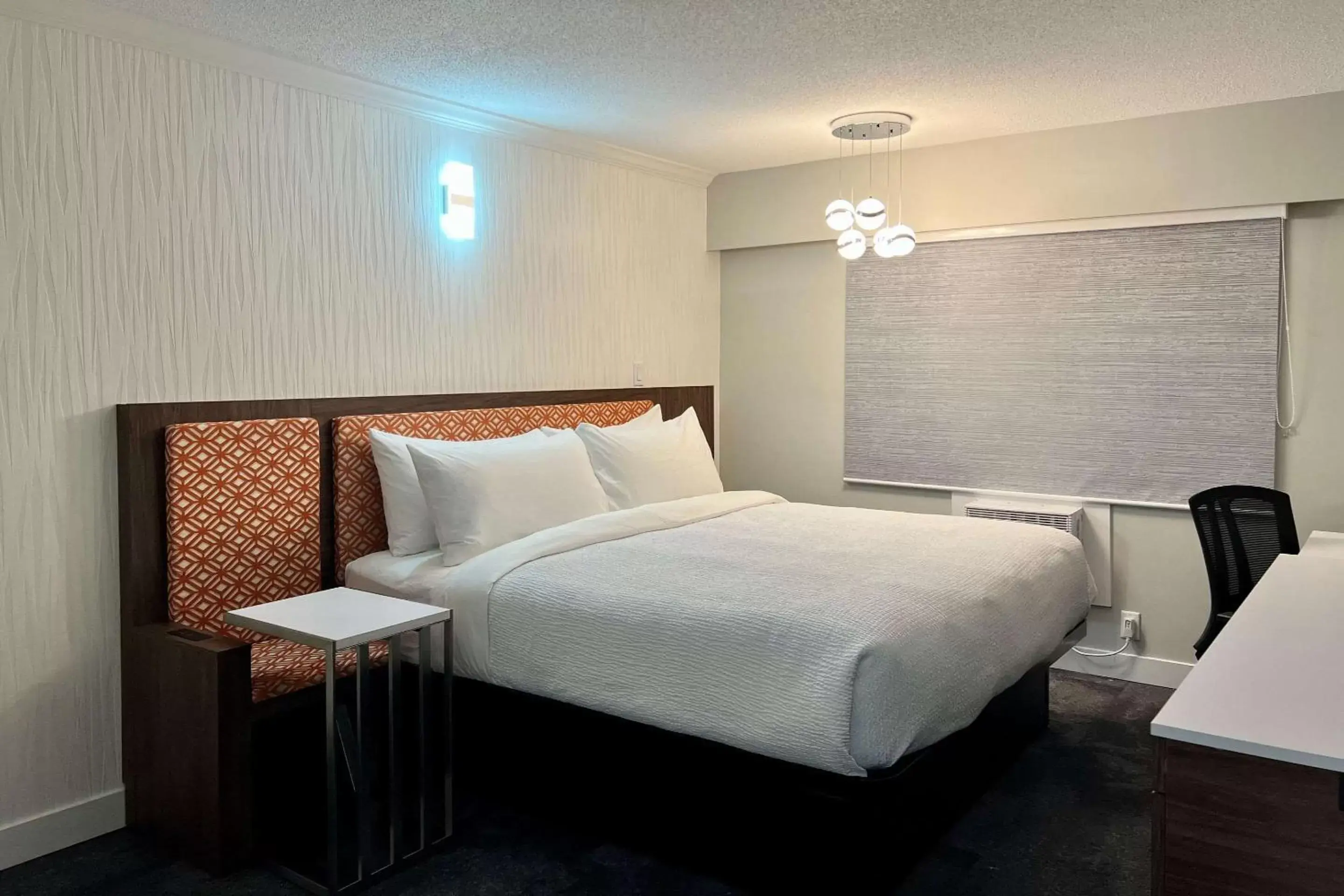 Bedroom, Bed in The Vic, Ascend Hotel Collection