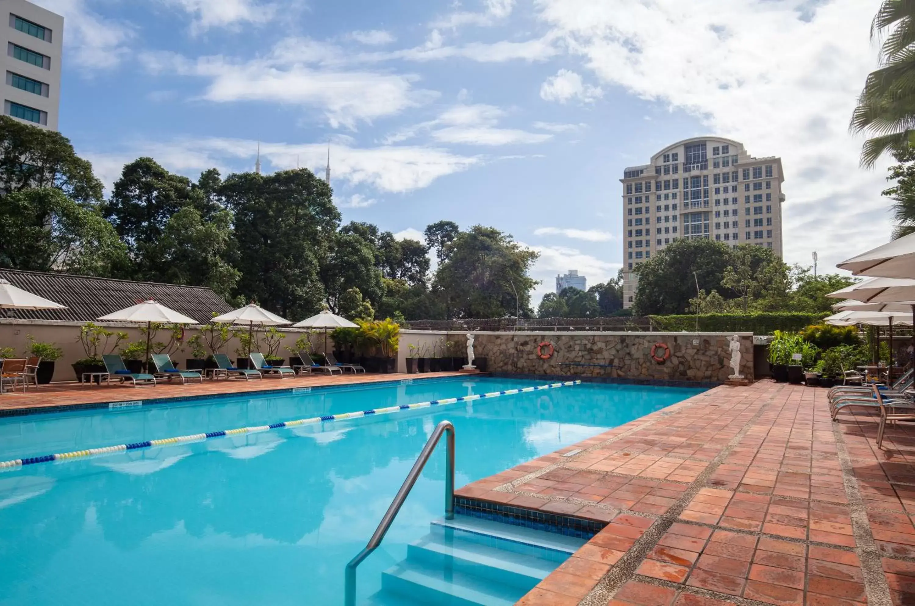 Swimming Pool in Somerset Chancellor Court