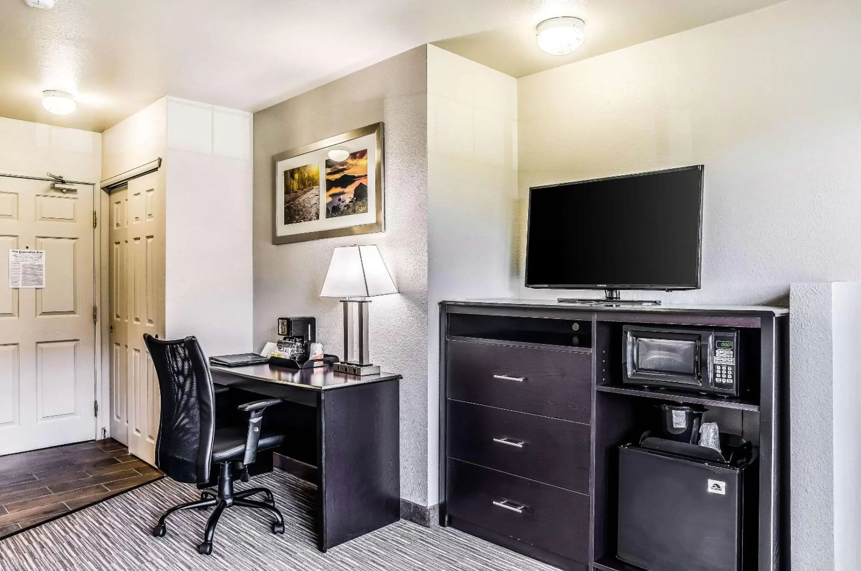 Photo of the whole room, TV/Entertainment Center in Quality Inn & Suites Westminster – Broomfield