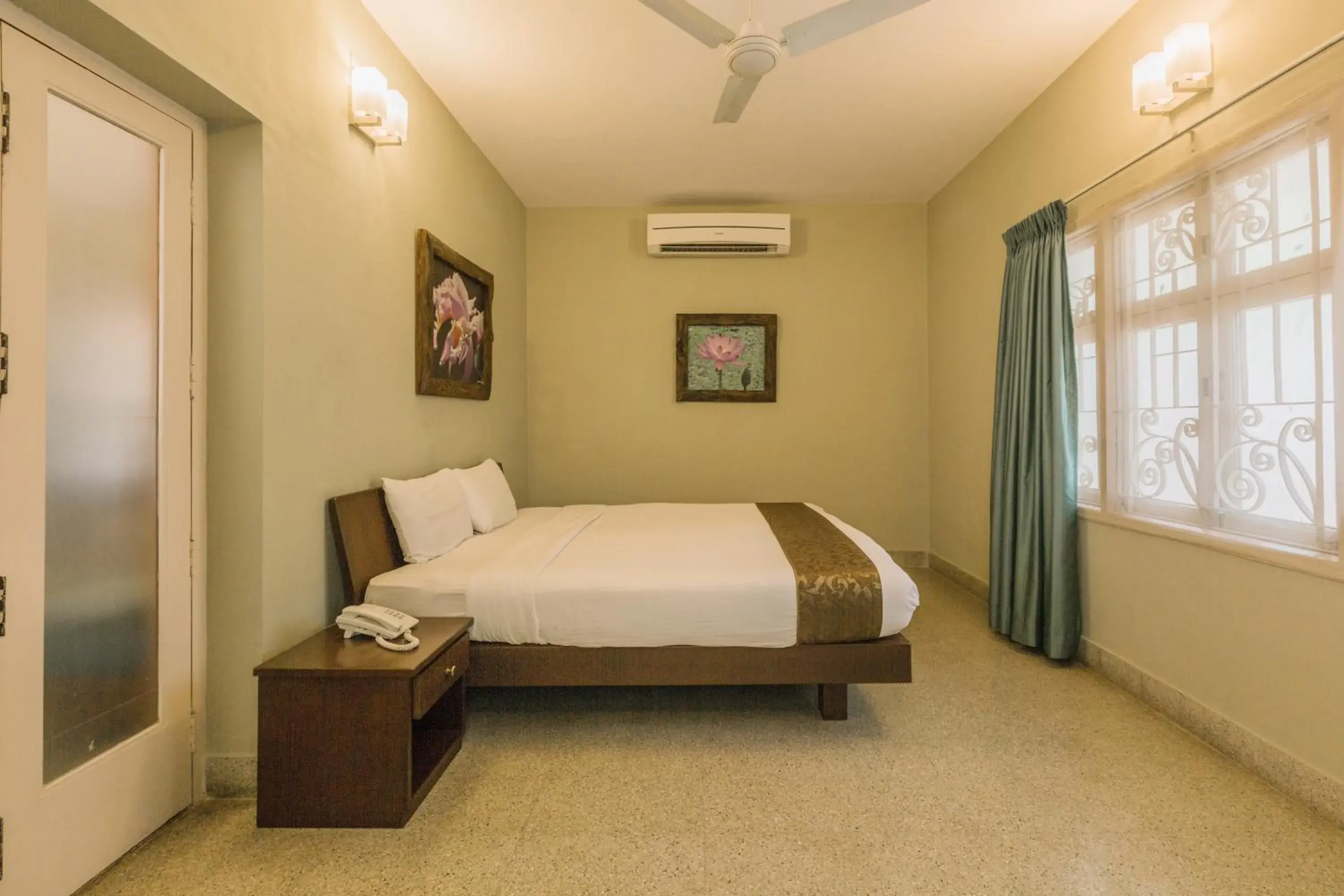 Bedroom, Bed in Hanu Reddy Residences Poes Garden