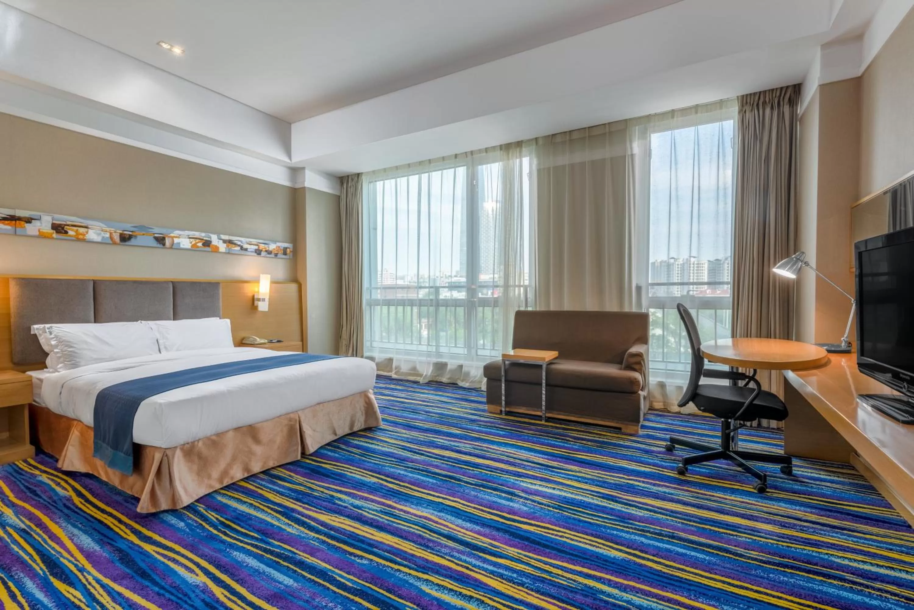 Photo of the whole room, Bed in Holiday Inn Express Tianjin Heping by IHG