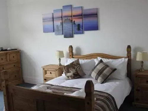 Bedroom, Bed in Stonehenge Inn & Shepherd's Huts