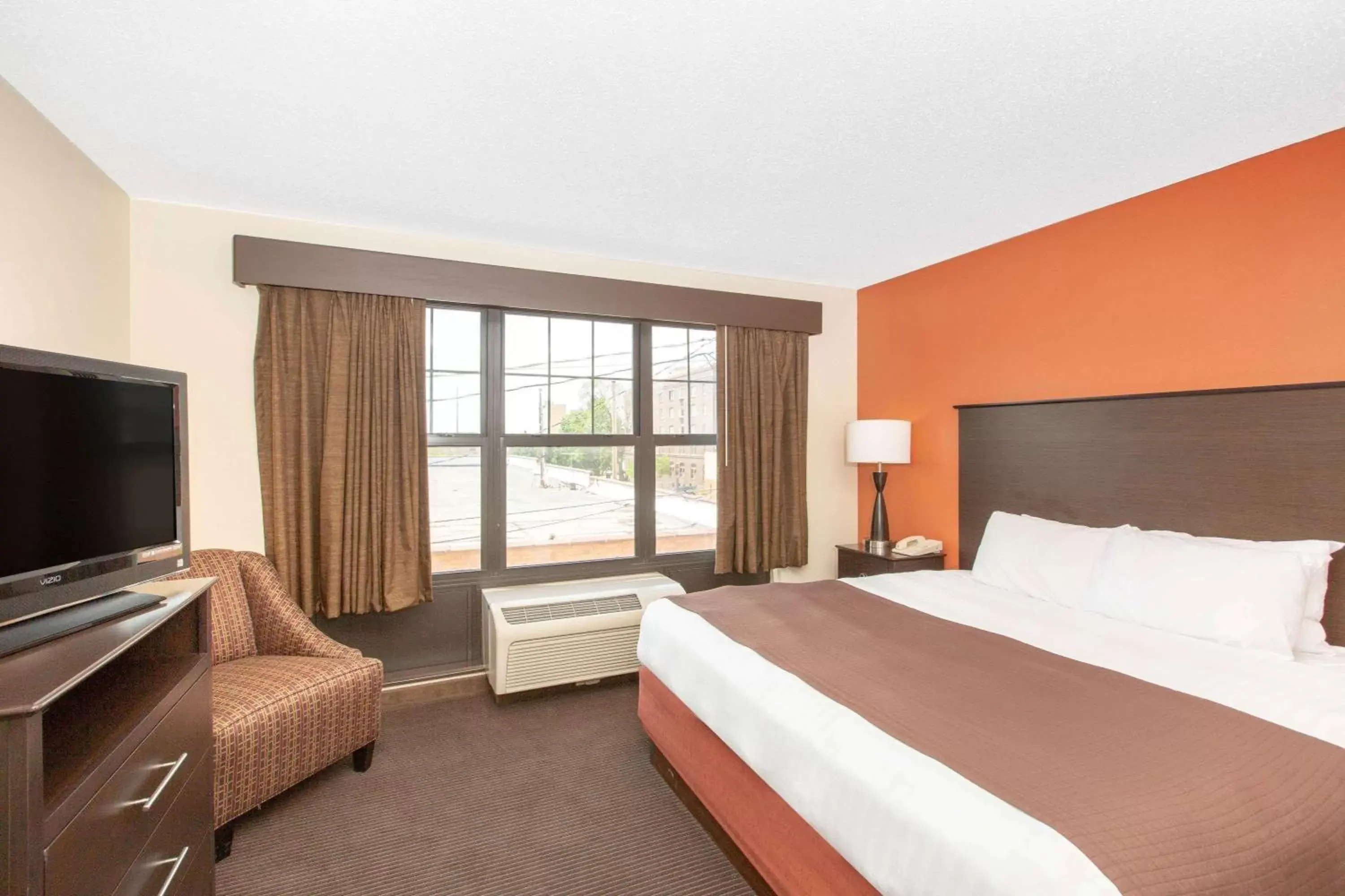 Photo of the whole room, Bed in AmericInn by Wyndham Ottumwa