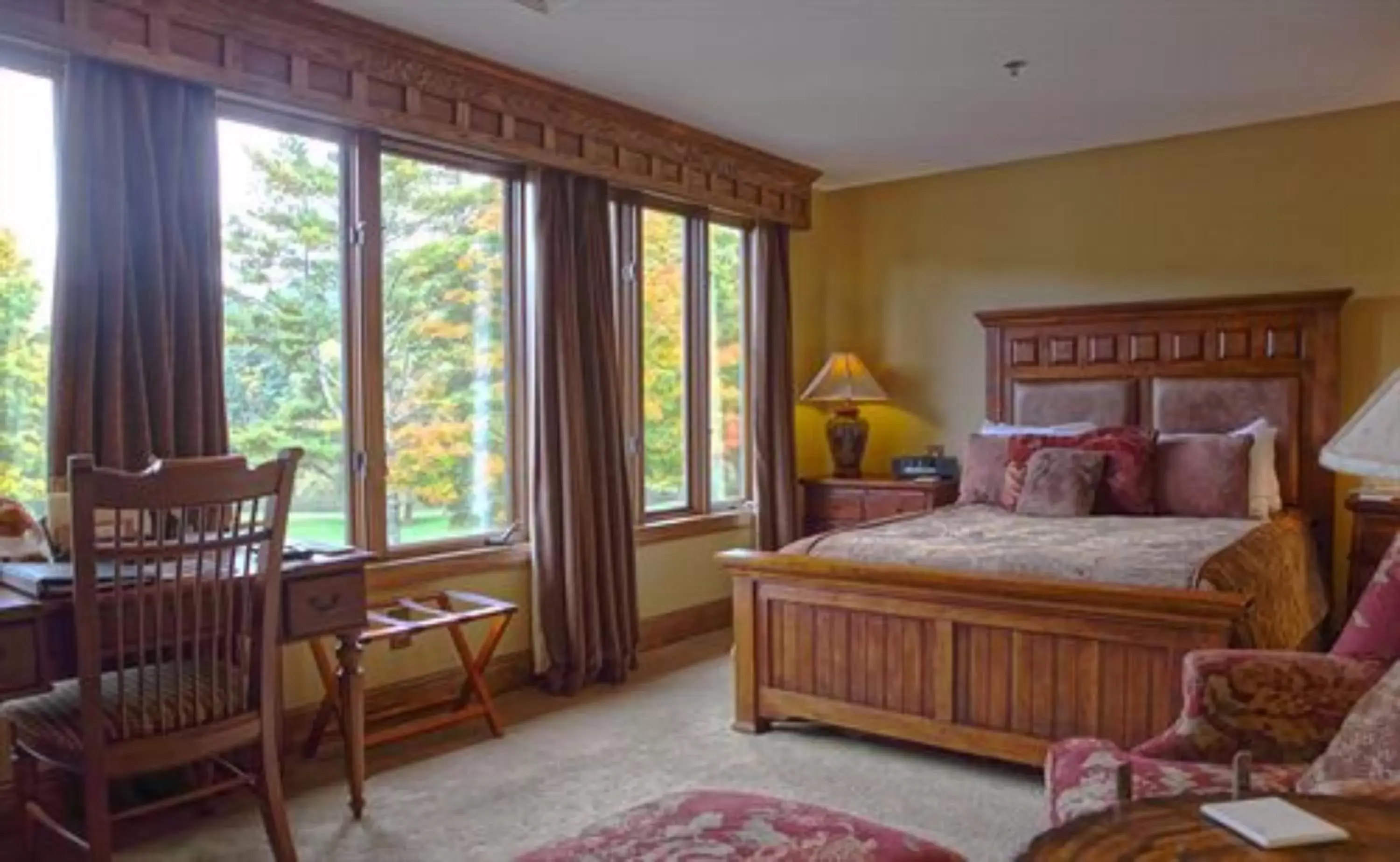 Bedroom, Bed in Chetola Resort at Blowing Rock (Lodge)