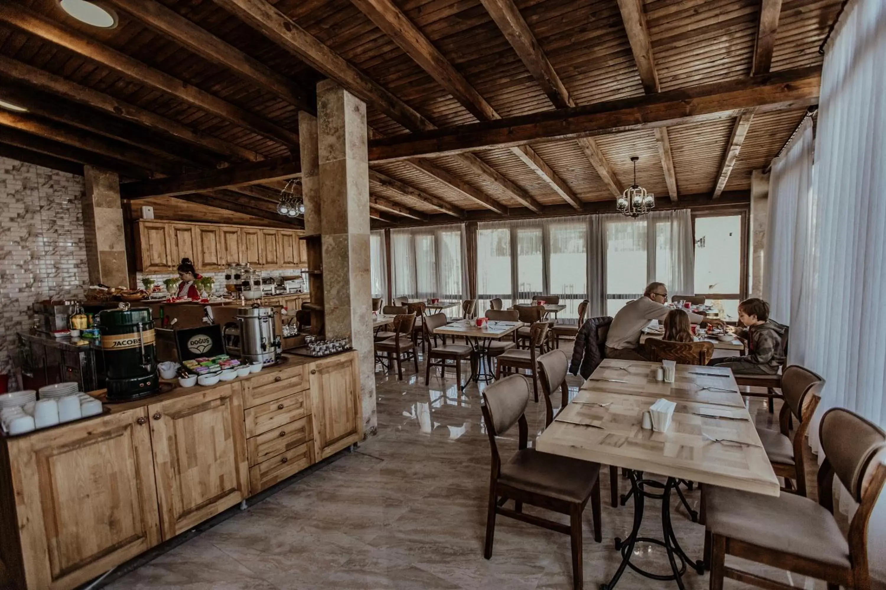 Restaurant/places to eat in Kismet Cave Mansion Restaurant/places to eat in Kismet Cave Mansion